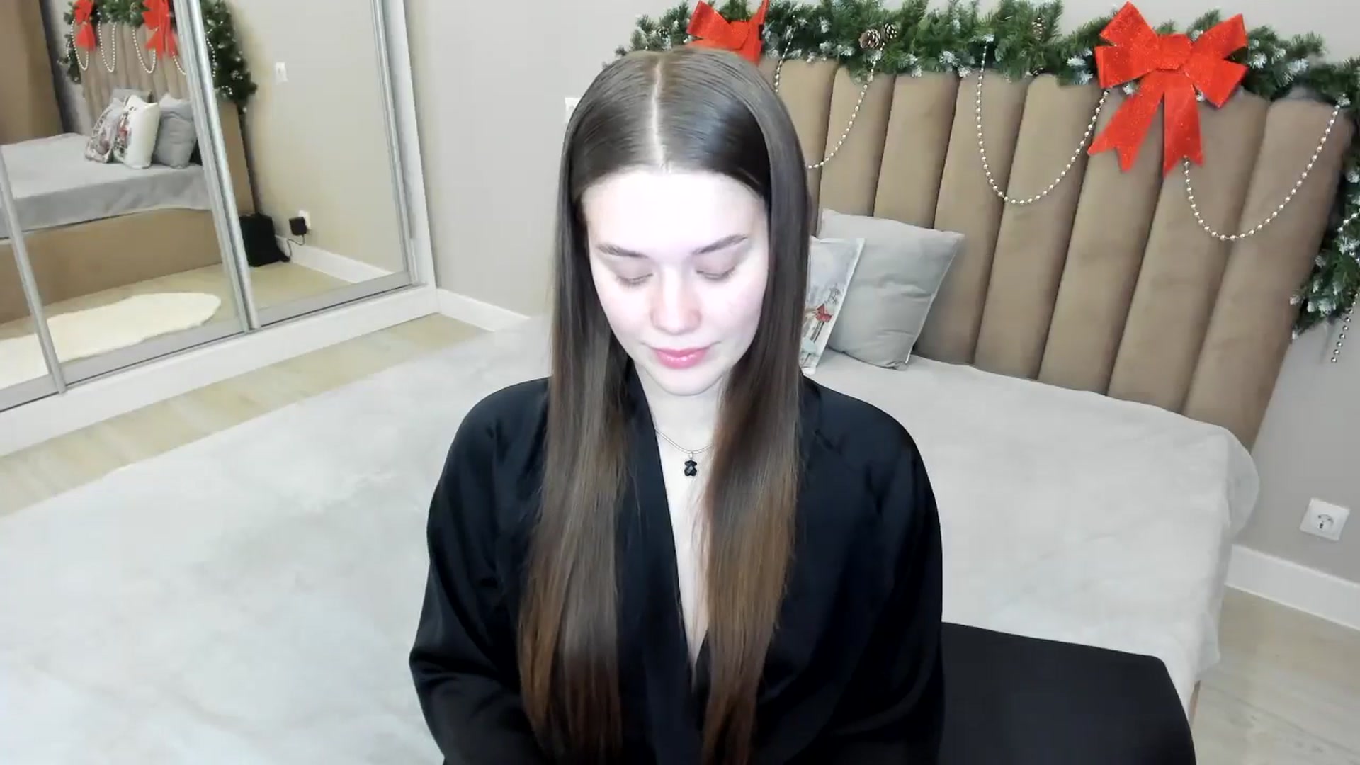Gallery image thumbnail from miss_crystal_'s myfreecams stream on, 12/22/2024, 06:46 image 15 of 20
