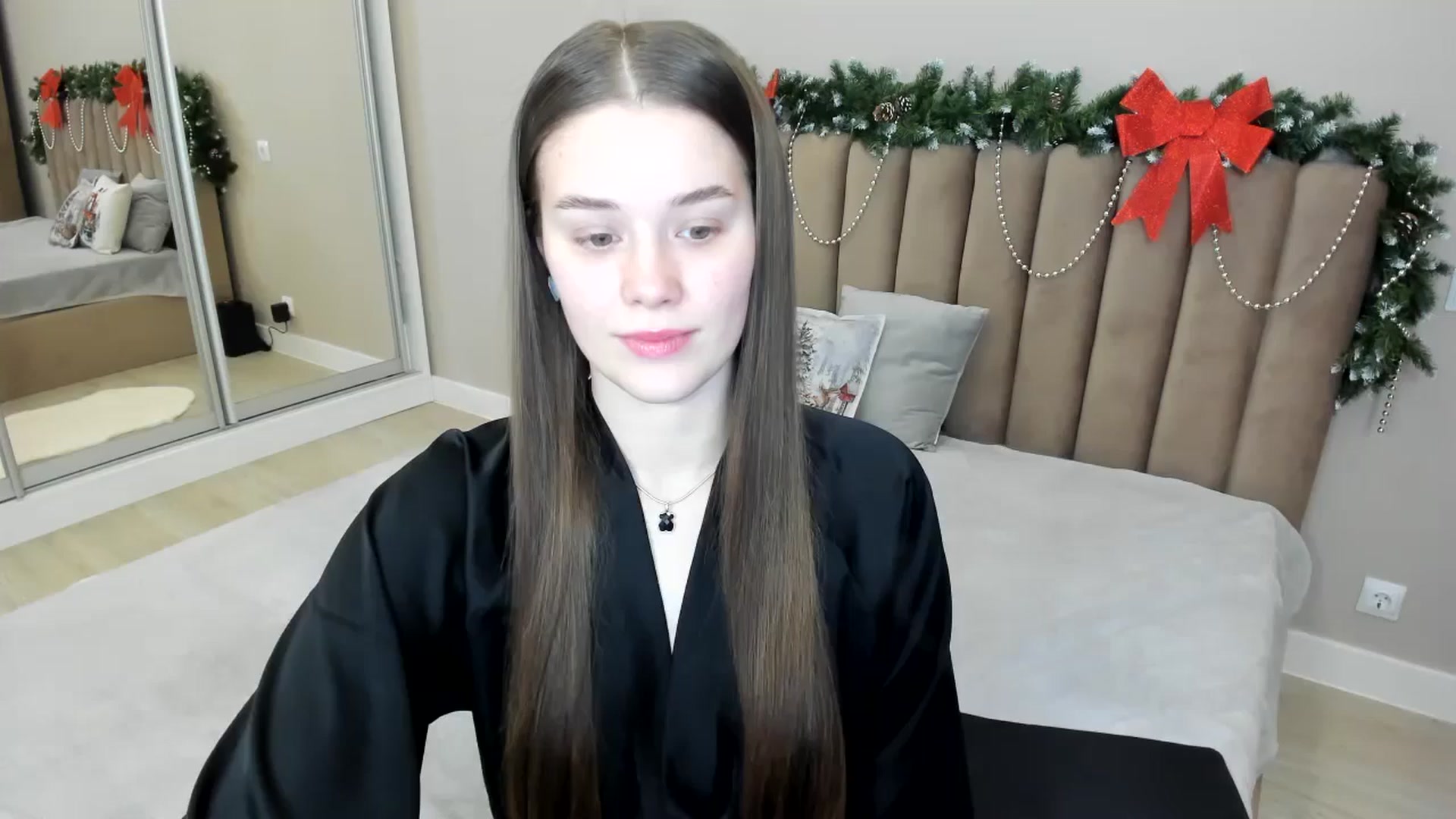 Gallery image thumbnail from miss_crystal_'s myfreecams stream on, 12/22/2024, 06:46 image 1 of 20
