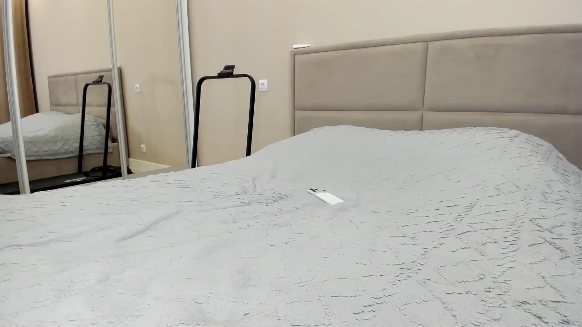 Gallery image thumbnail from miss_crystal_'s myfreecams stream on, 01/06/2026, 12:08 image 6 of 20