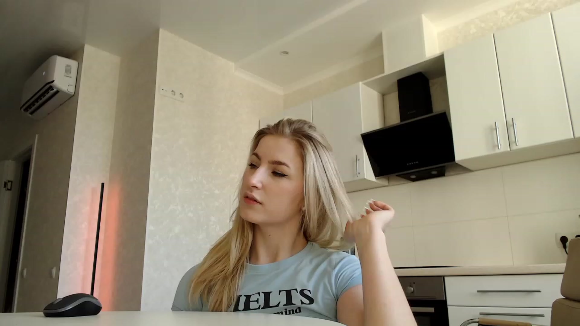Gallery image thumbnail from missed_u_more's myfreecams stream on, 04/23/2023, 13:36 image 3 of 20
