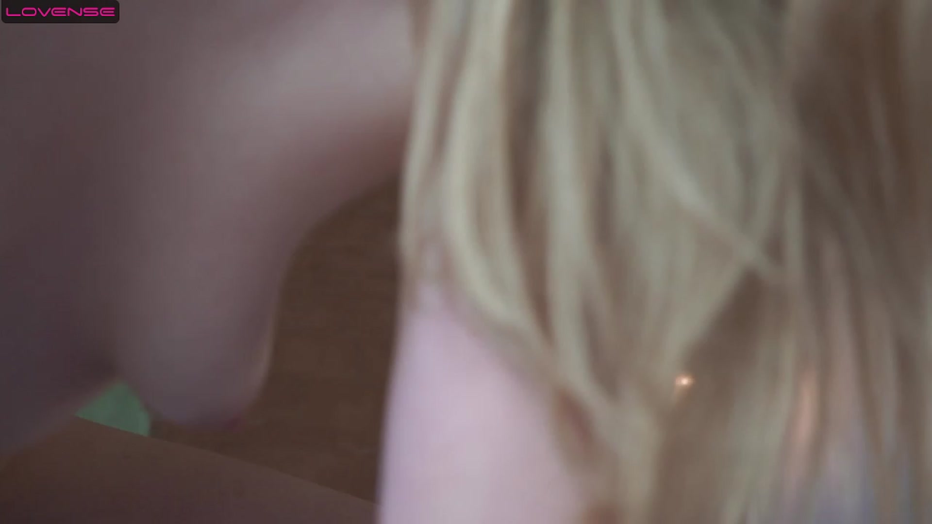 Gallery image thumbnail from missed_u_more's myfreecams stream on, 08/27/2023, 10:31 image 14 of 20