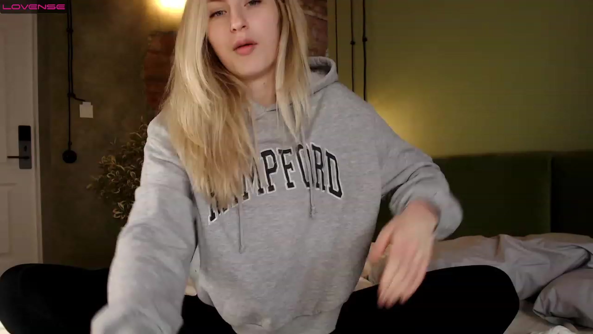 Gallery image thumbnail from missed_u_more's myfreecams stream on, 12/19/2023, 12:45 image 19 of 20