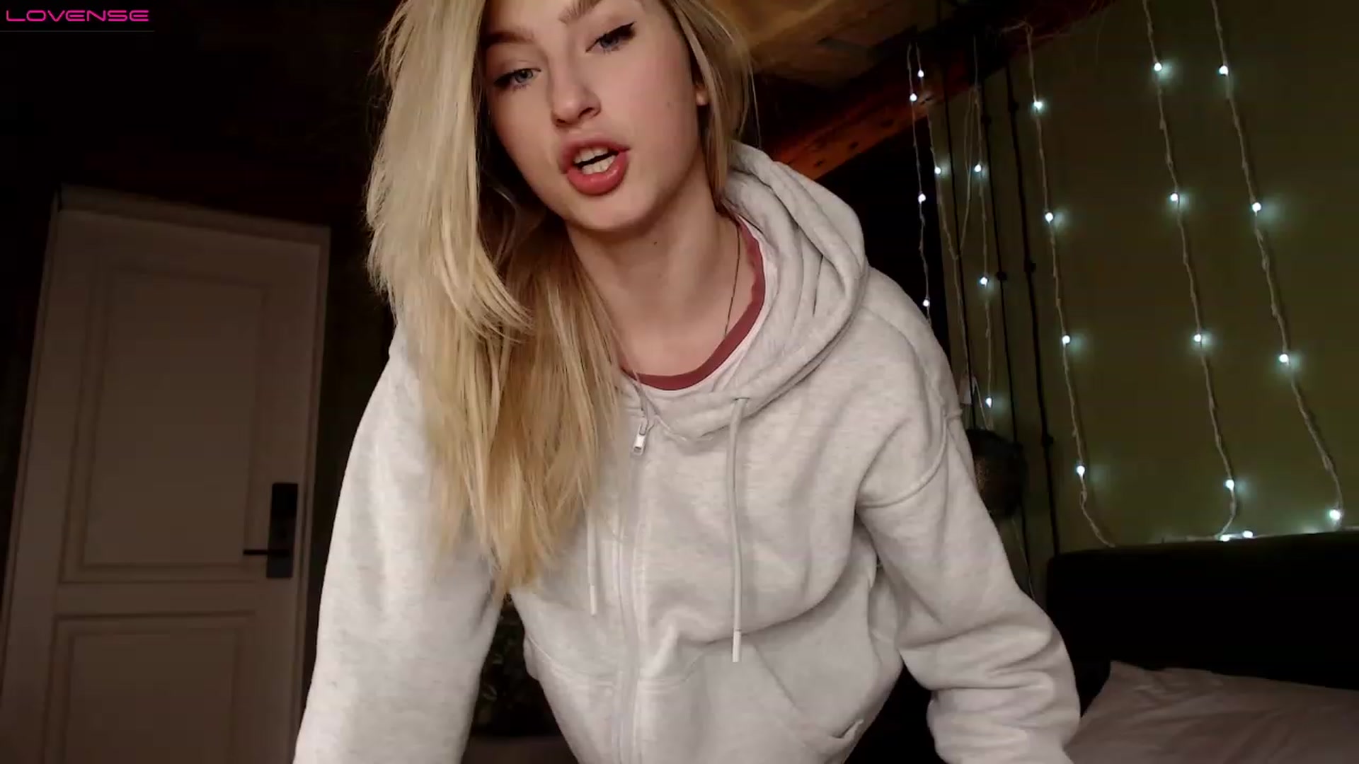 Gallery image thumbnail from missed_u_more's myfreecams stream on, 12/26/2023, 16:41 image 19 of 20