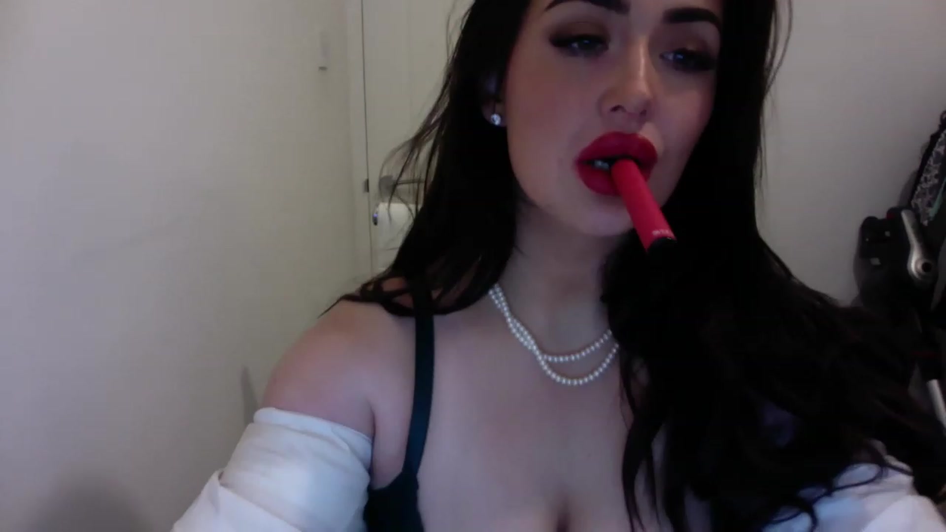 Gallery image thumbnail from misshazel1's myfreecams stream on, 11/22/2022, 21:49 image 1 of 20