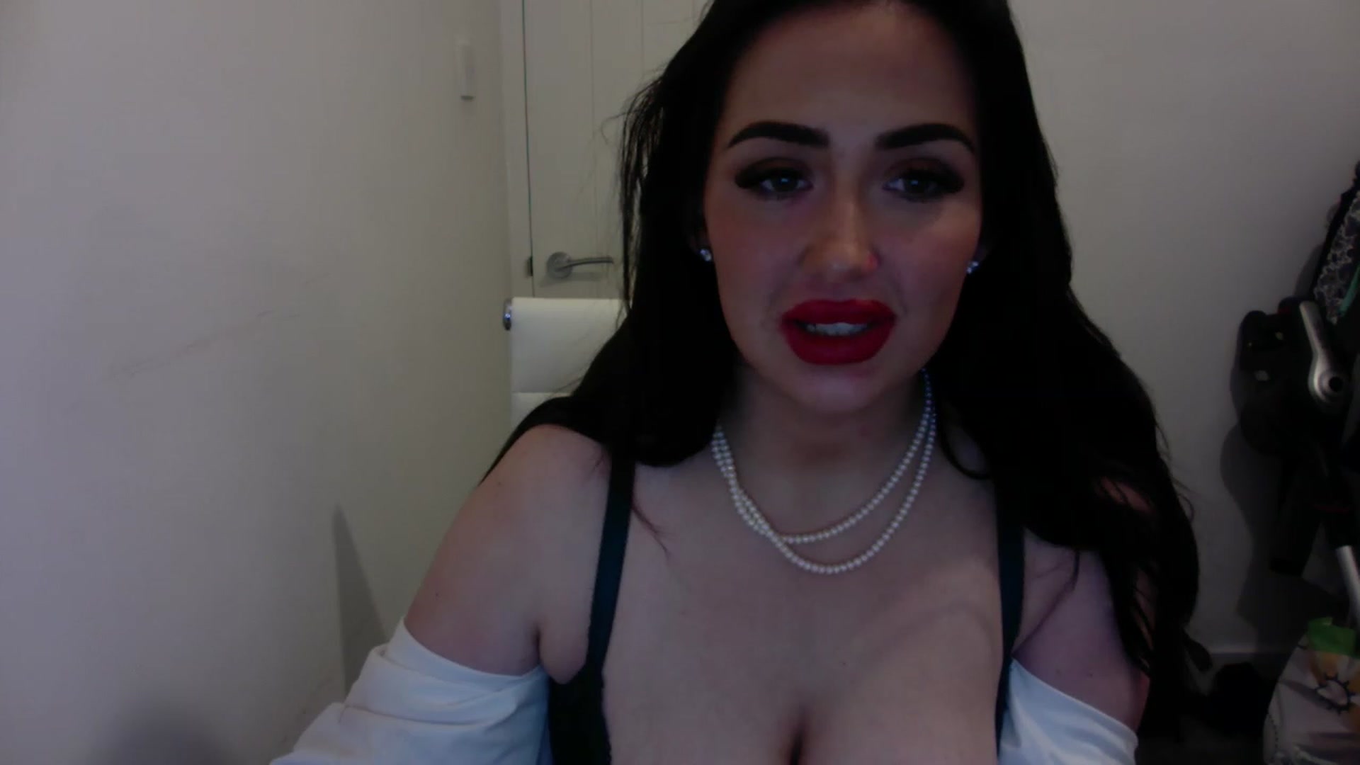 Gallery image thumbnail from misshazel1's myfreecams stream on, 11/22/2022, 21:49 image 14 of 20