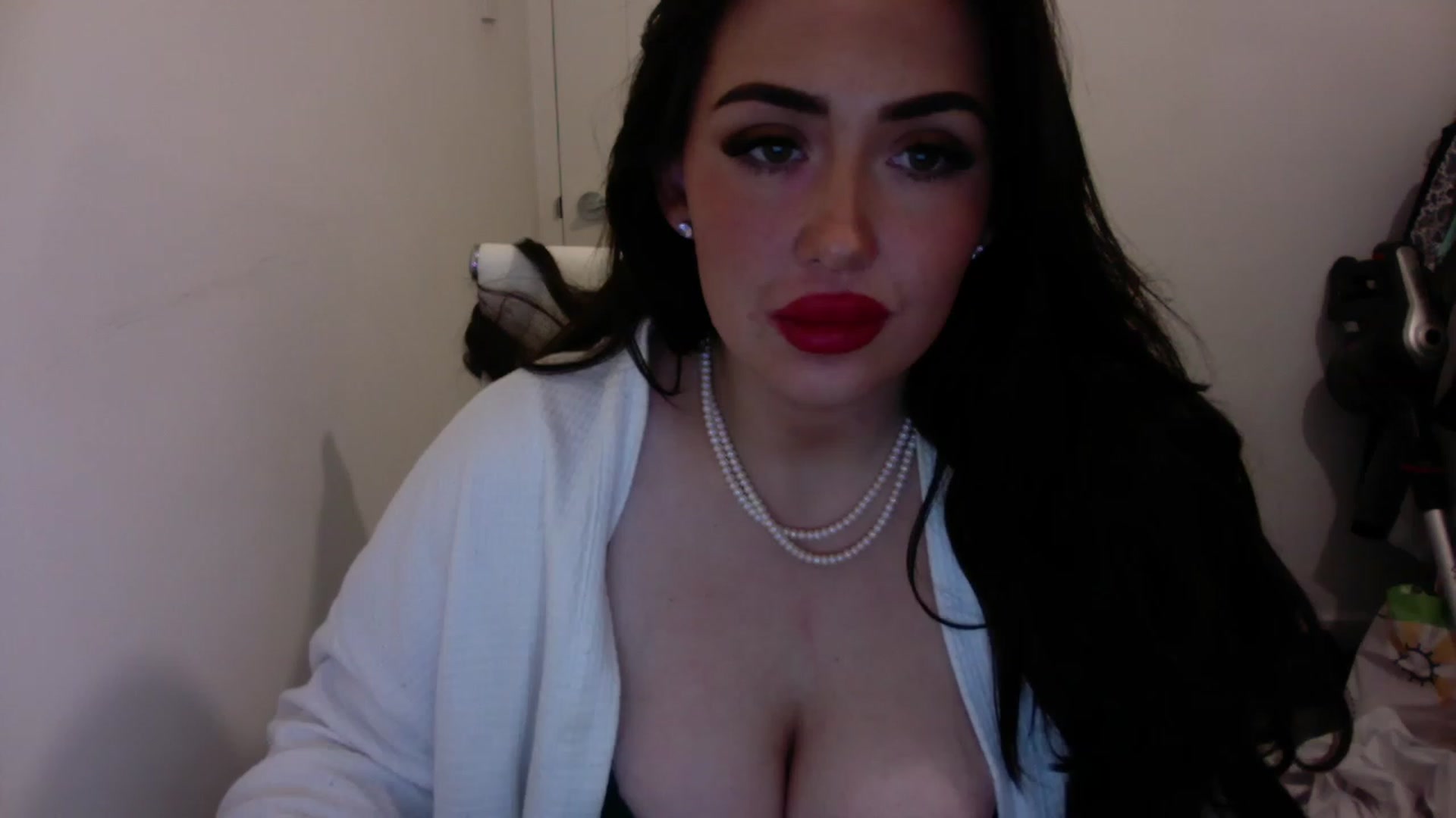 Gallery image thumbnail from misshazel1's myfreecams stream on, 11/22/2022, 22:34 image 1 of 20