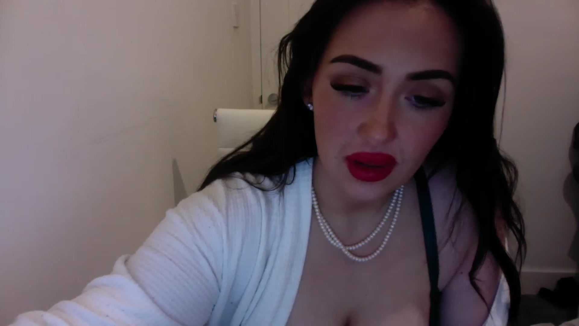 Gallery image thumbnail from misshazel1's myfreecams stream on, 11/22/2022, 22:34 image 20 of 20
