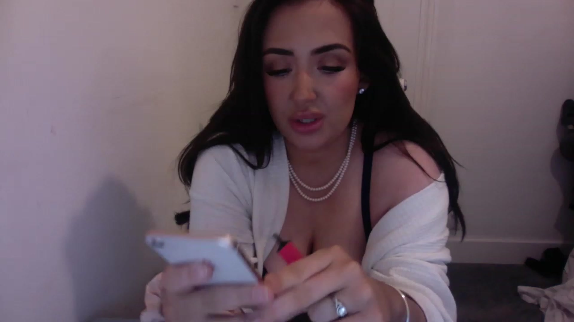 Gallery image thumbnail from misshazel1's myfreecams stream on, 11/23/2022, 10:31 image 5 of 20