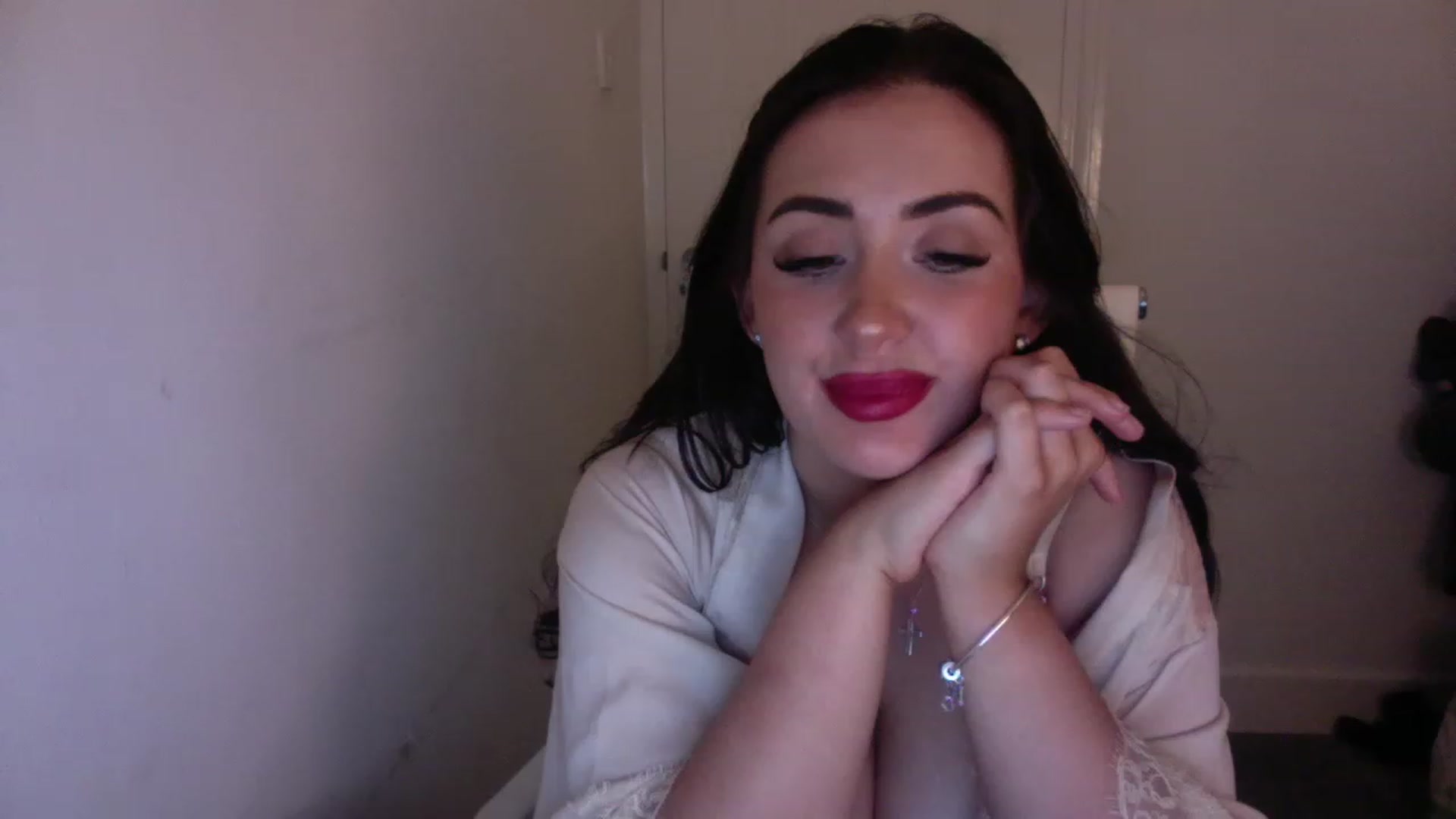 Gallery image thumbnail from misshazel1's myfreecams stream on, 11/23/2022, 23:43 image 7 of 20
