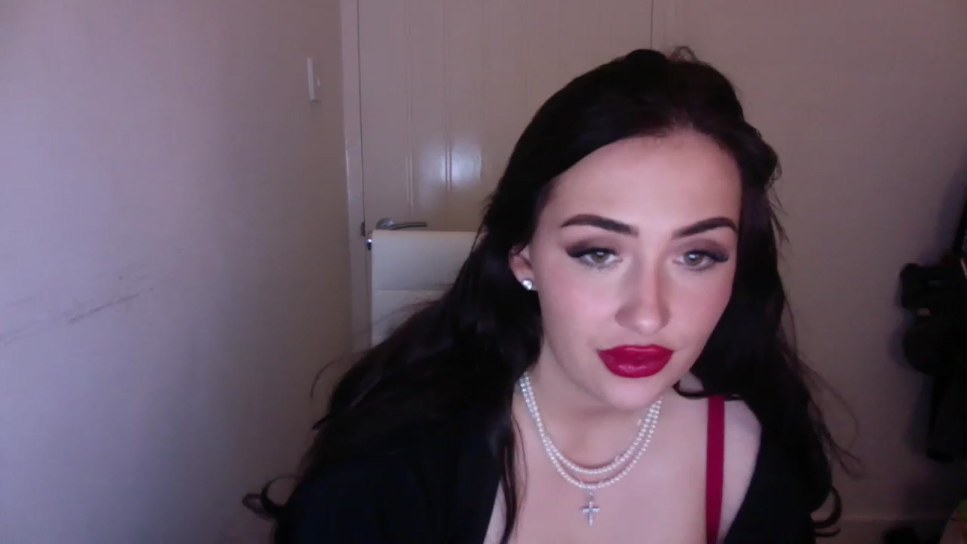 Gallery image thumbnail from misshazel1's myfreecams stream on, 11/24/2022, 17:30 image 17 of 20