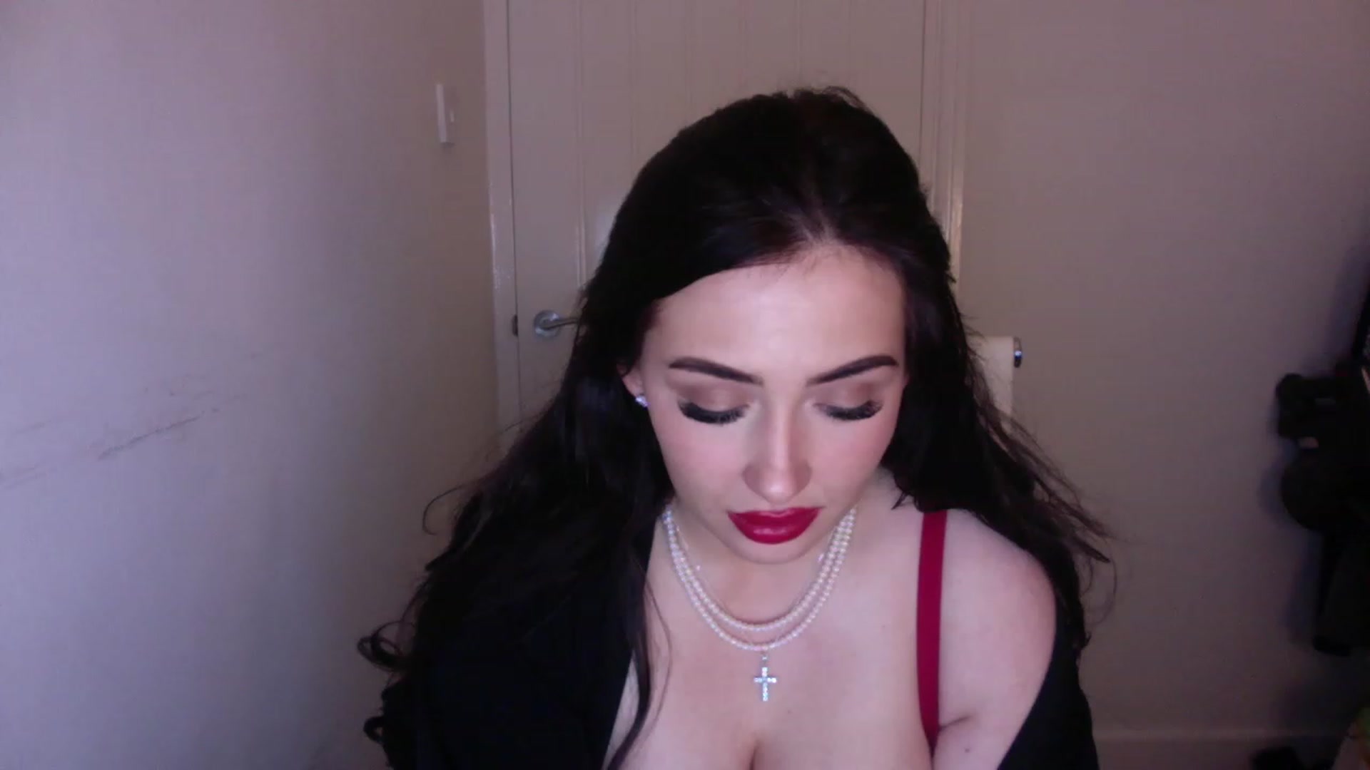 Gallery image thumbnail from misshazel1's myfreecams stream on, 11/24/2022, 17:30 image 18 of 20