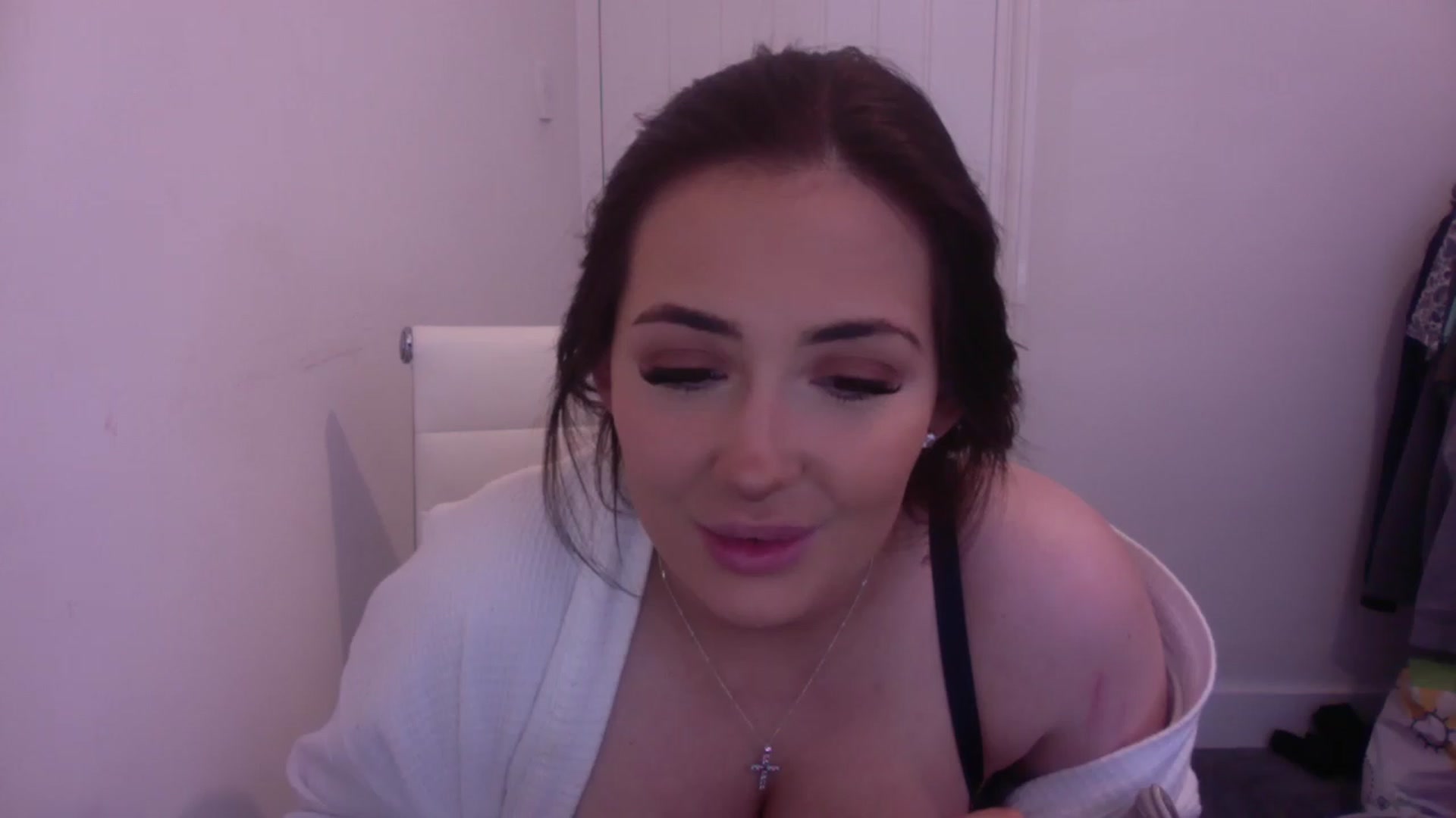 Gallery image thumbnail from misshazel1's myfreecams stream on, 11/25/2022, 12:21 image 13 of 20