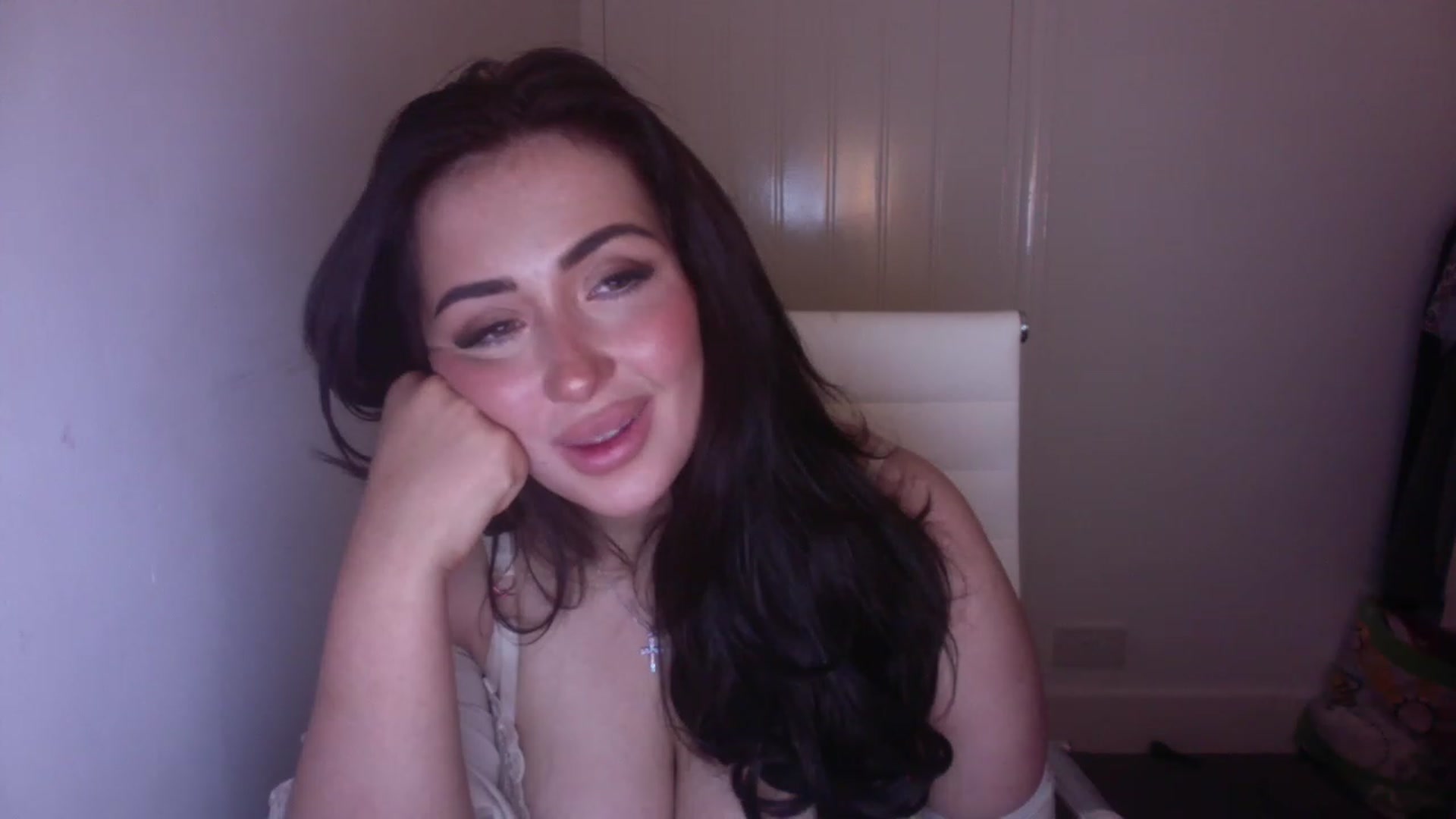Gallery image thumbnail from misshazel1's myfreecams stream on, 11/28/2022, 23:30 image 10 of 20