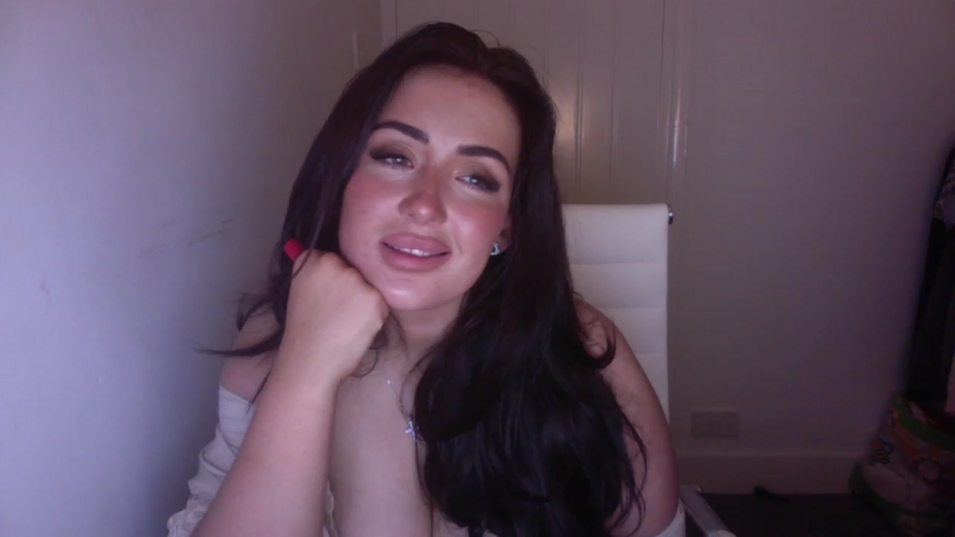 Gallery image thumbnail from misshazel1's myfreecams stream on, 11/28/2022, 23:30 image 14 of 20