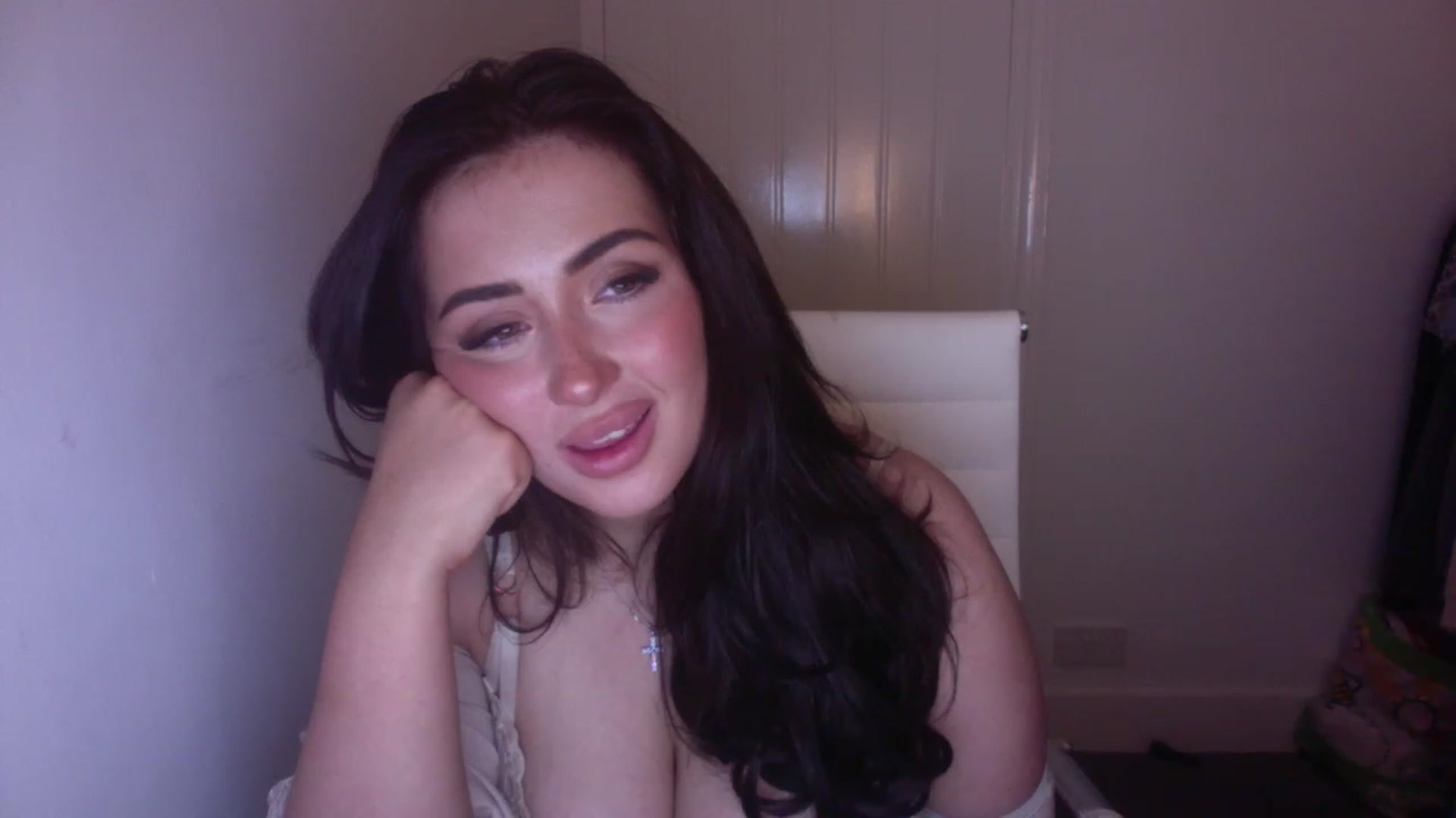 Gallery image thumbnail from misshazel1's myfreecams stream on, 11/28/2022, 23:30 image 11 of 20