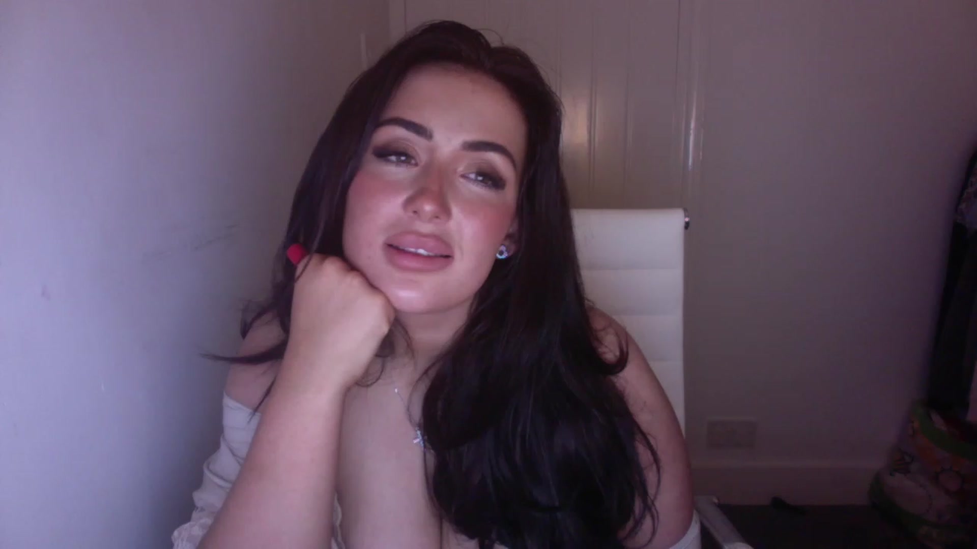 Gallery image thumbnail from misshazel1's myfreecams stream on, 11/28/2022, 23:30 image 13 of 20
