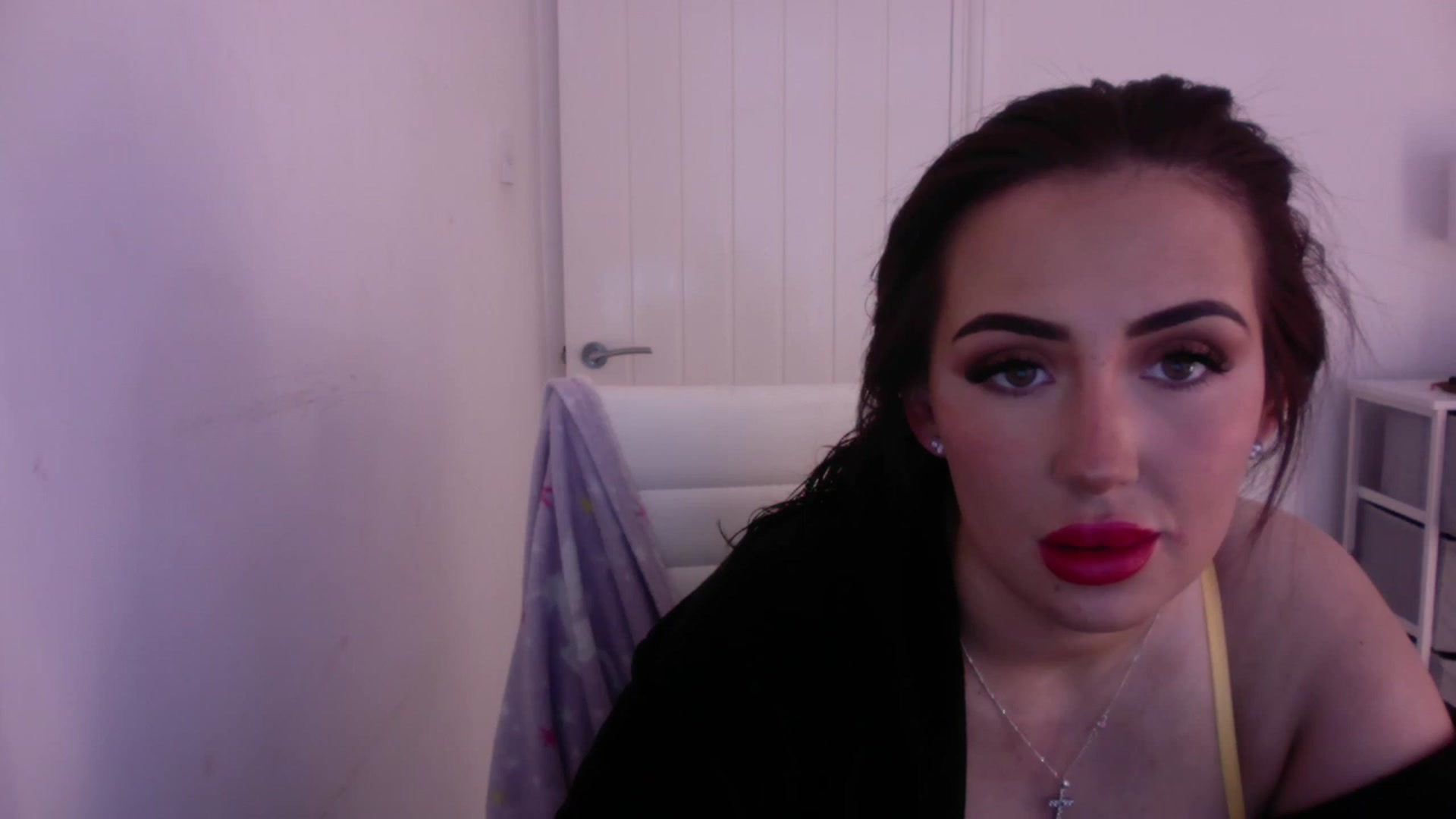 Gallery image thumbnail from misshazel1's myfreecams stream on, 12/17/2022, 13:21 image 6 of 20