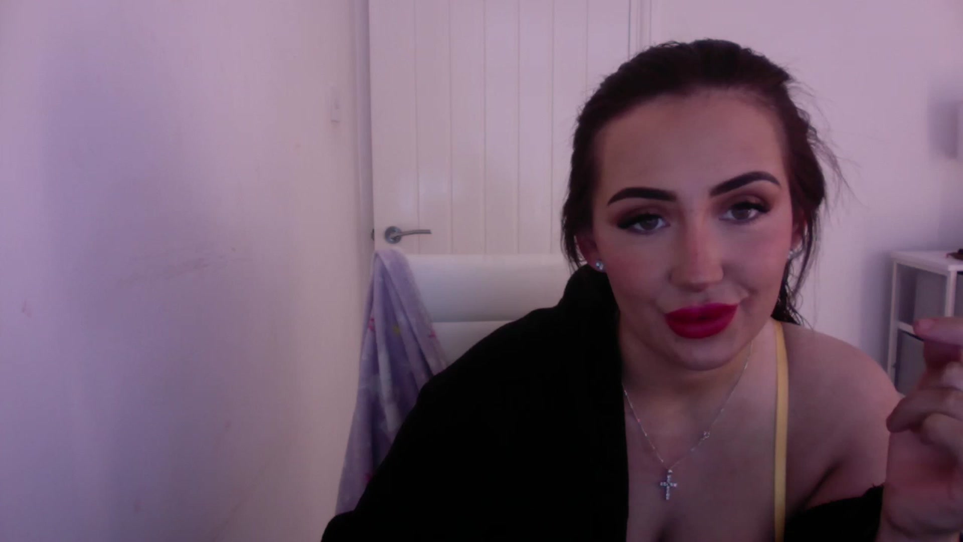 Gallery image thumbnail from misshazel1's myfreecams stream on, 12/17/2022, 13:21 image 2 of 20