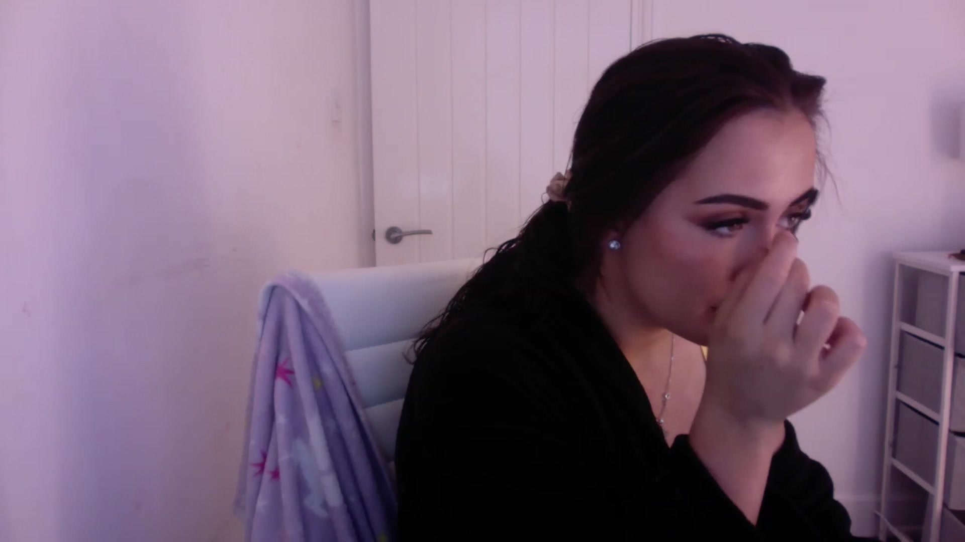 Gallery image thumbnail from misshazel1's myfreecams stream on, 12/17/2022, 13:21 image 14 of 20