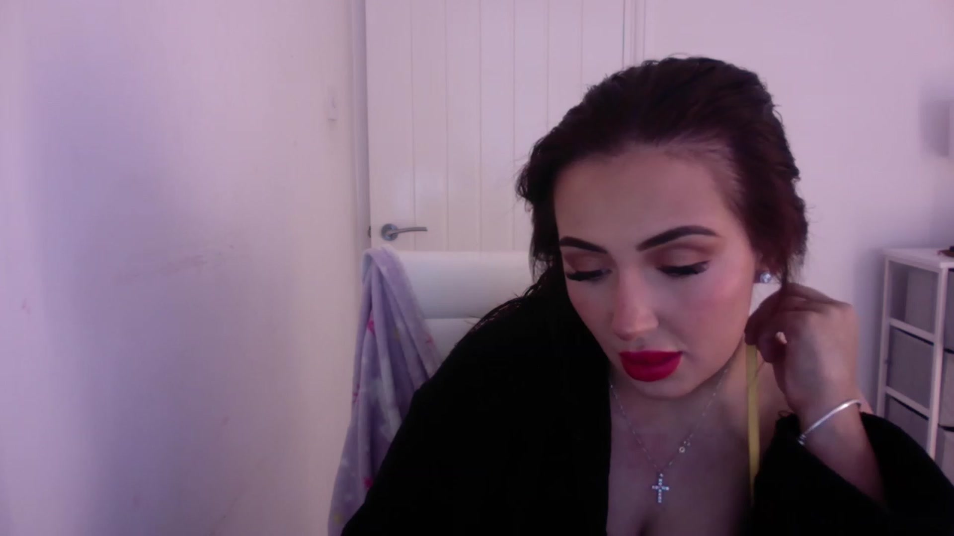Gallery image thumbnail from misshazel1's myfreecams stream on, 12/17/2022, 13:21 image 11 of 20
