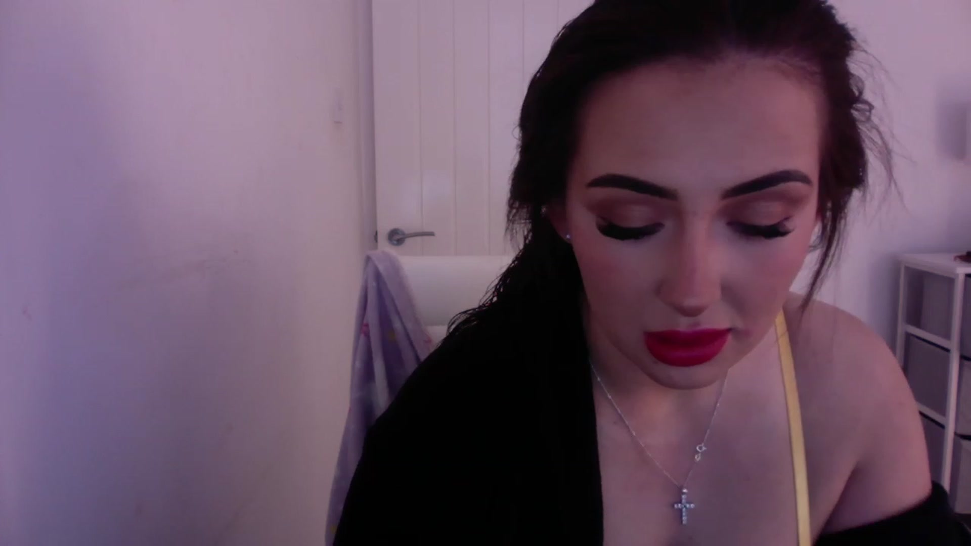 Gallery image thumbnail from misshazel1's myfreecams stream on, 12/17/2022, 13:21 image 7 of 20