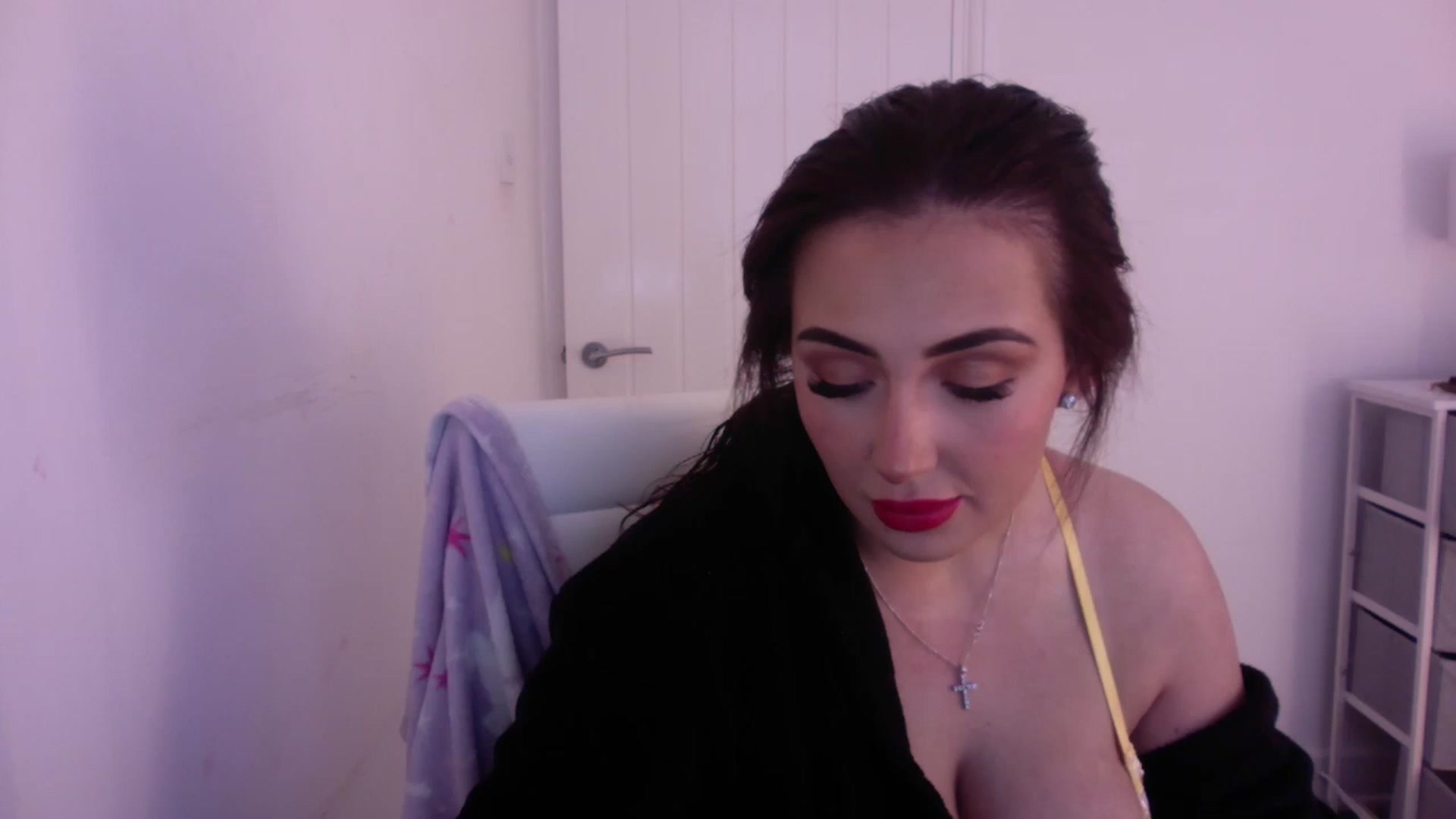 Gallery image thumbnail from misshazel1's myfreecams stream on, 12/17/2022, 13:21 image 13 of 20