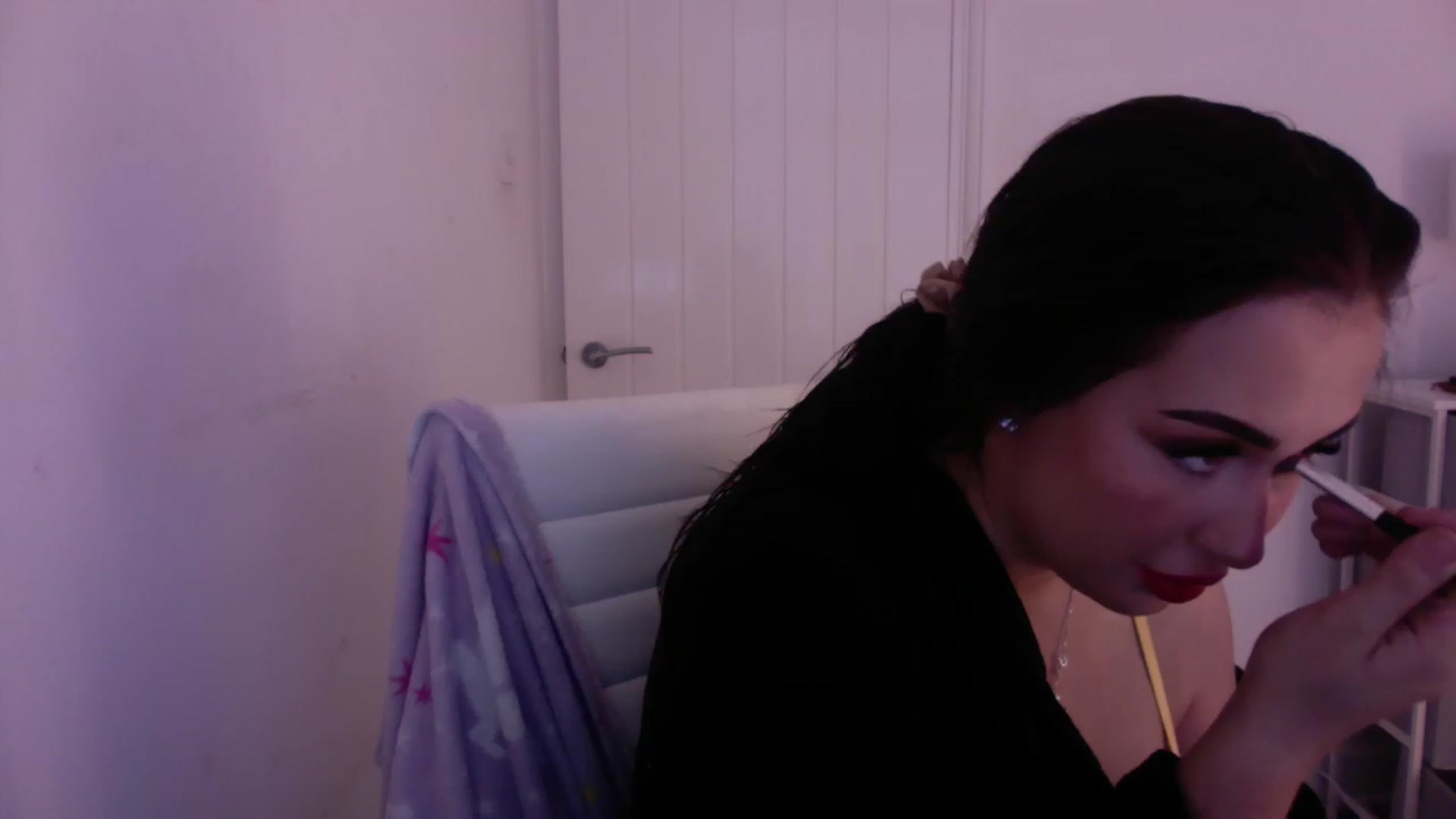 Gallery image thumbnail from misshazel1's myfreecams stream on, 12/17/2022, 13:21 image 9 of 20