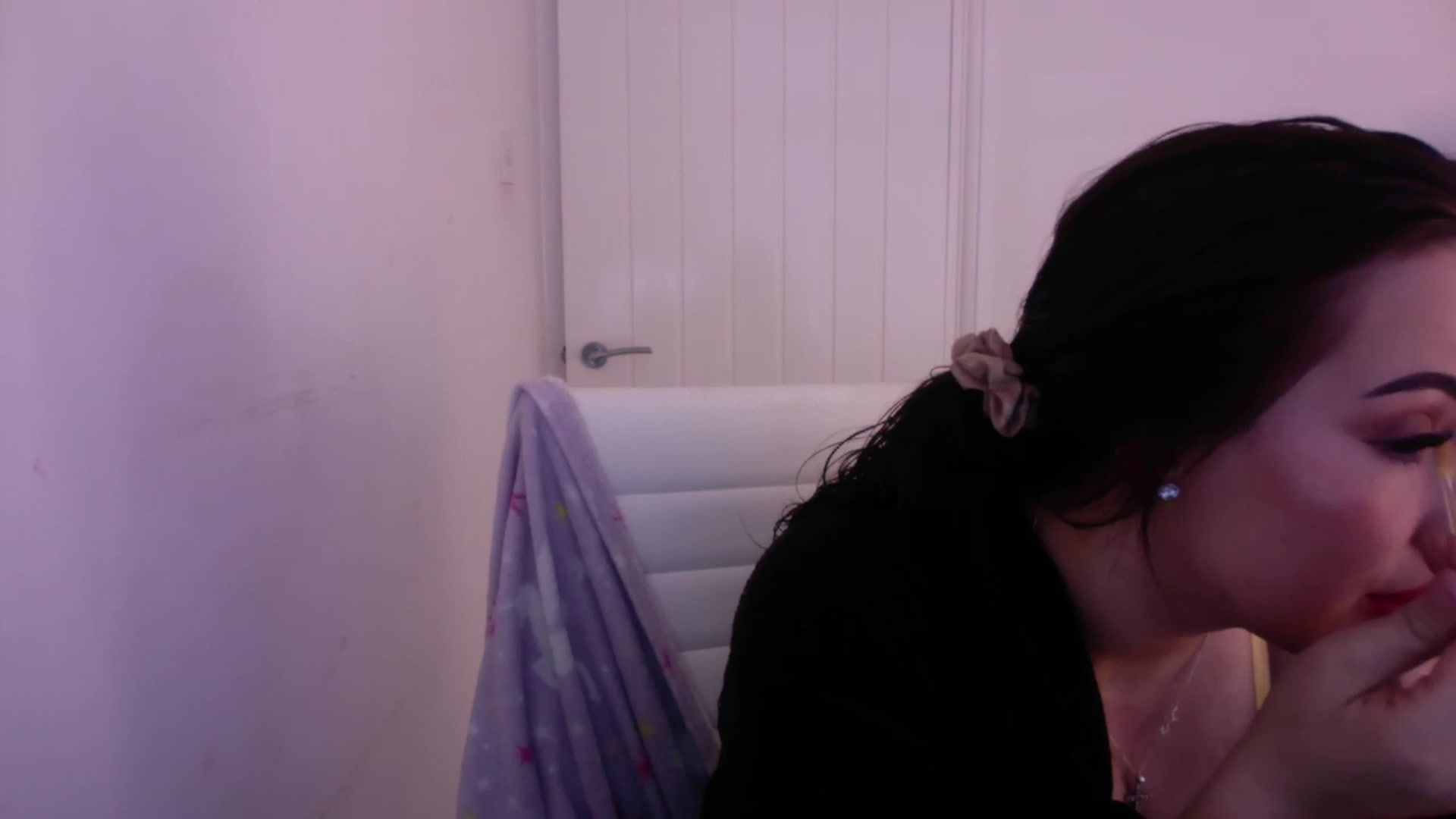 Gallery image thumbnail from misshazel1's myfreecams stream on, 12/17/2022, 13:21 image 5 of 20