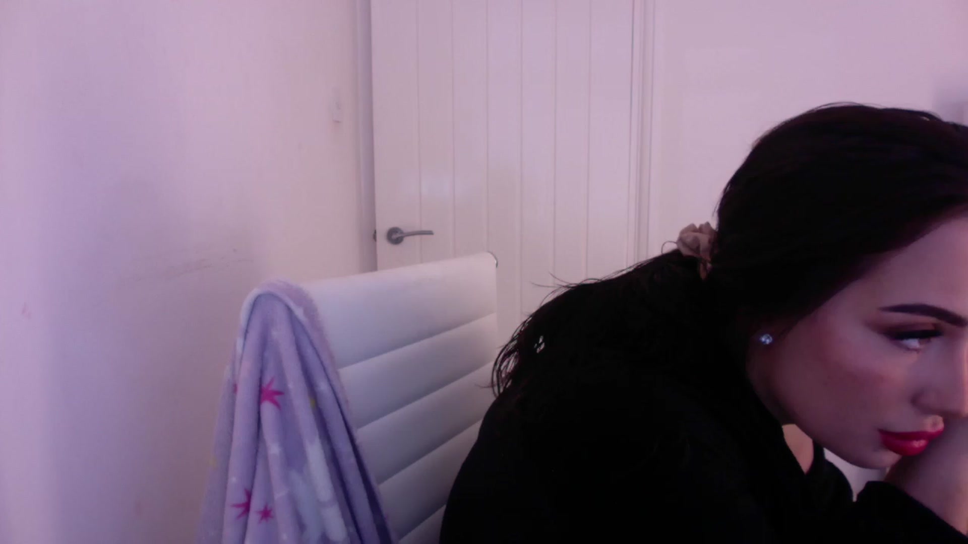 Gallery image thumbnail from misshazel1's myfreecams stream on, 12/17/2022, 13:21 image 12 of 20