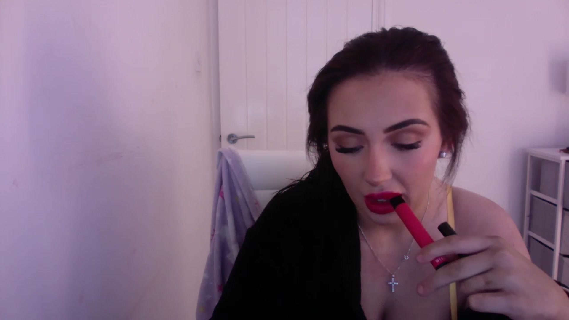Gallery image thumbnail from misshazel1's myfreecams stream on, 12/17/2022, 13:21 image 10 of 20