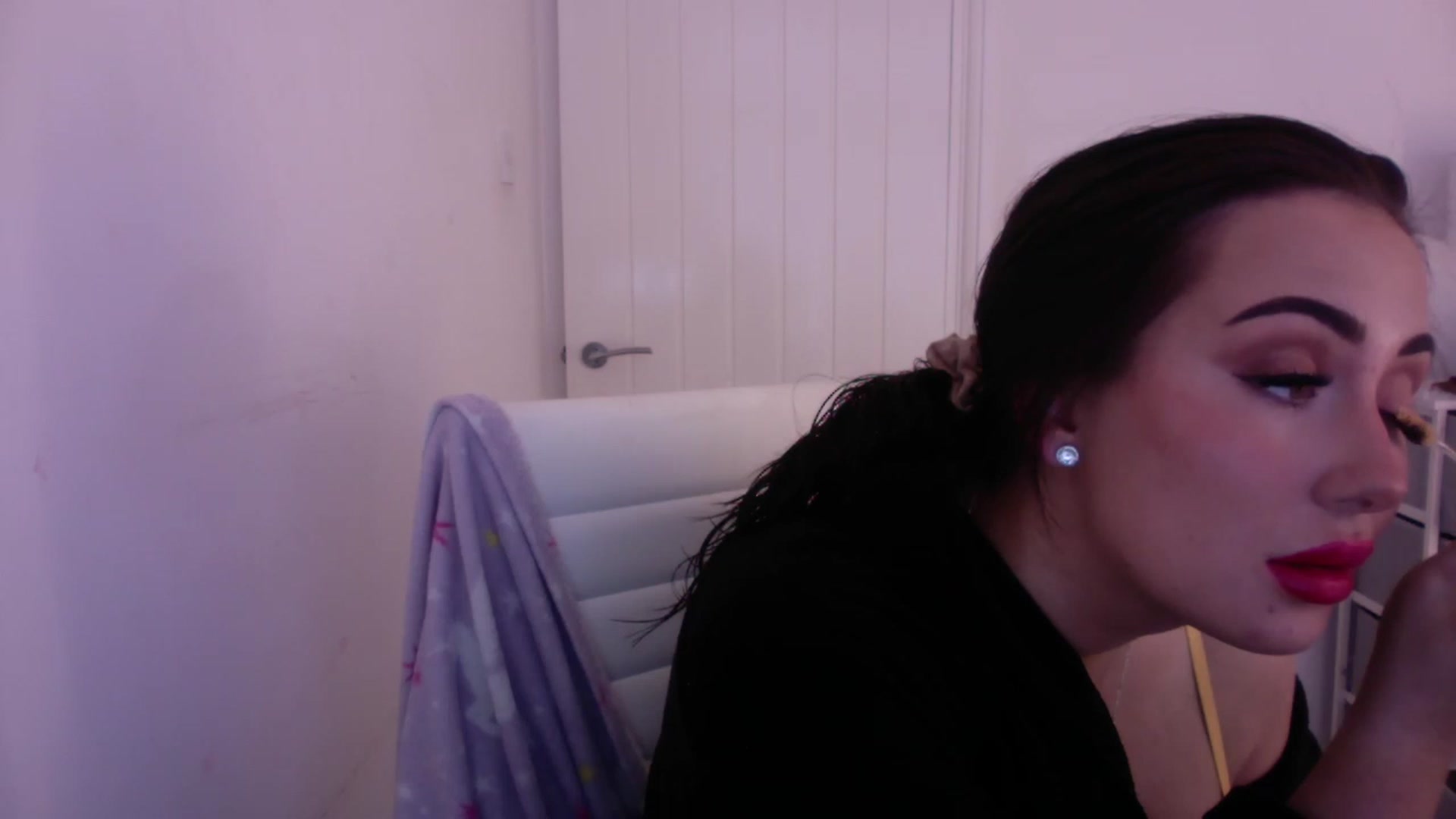 Gallery image thumbnail from misshazel1's myfreecams stream on, 12/17/2022, 13:21 image 3 of 20