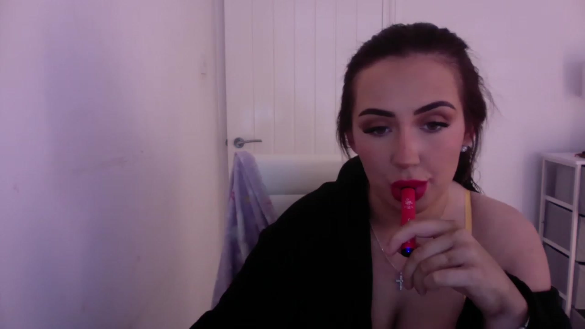 Gallery image thumbnail from misshazel1's myfreecams stream on, 12/17/2022, 13:21 image 1 of 20