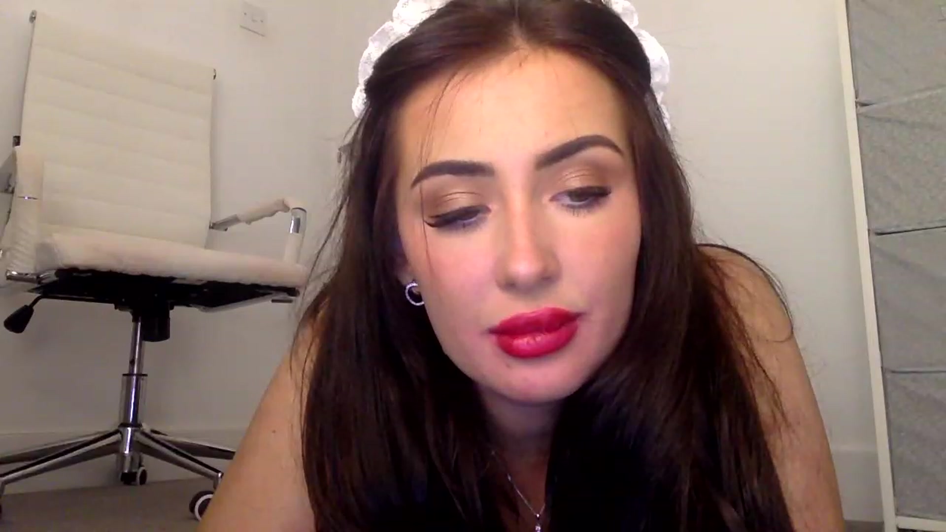 Gallery image thumbnail from misshazel1's myfreecams stream on, 12/18/2022, 18:27 image 18 of 20