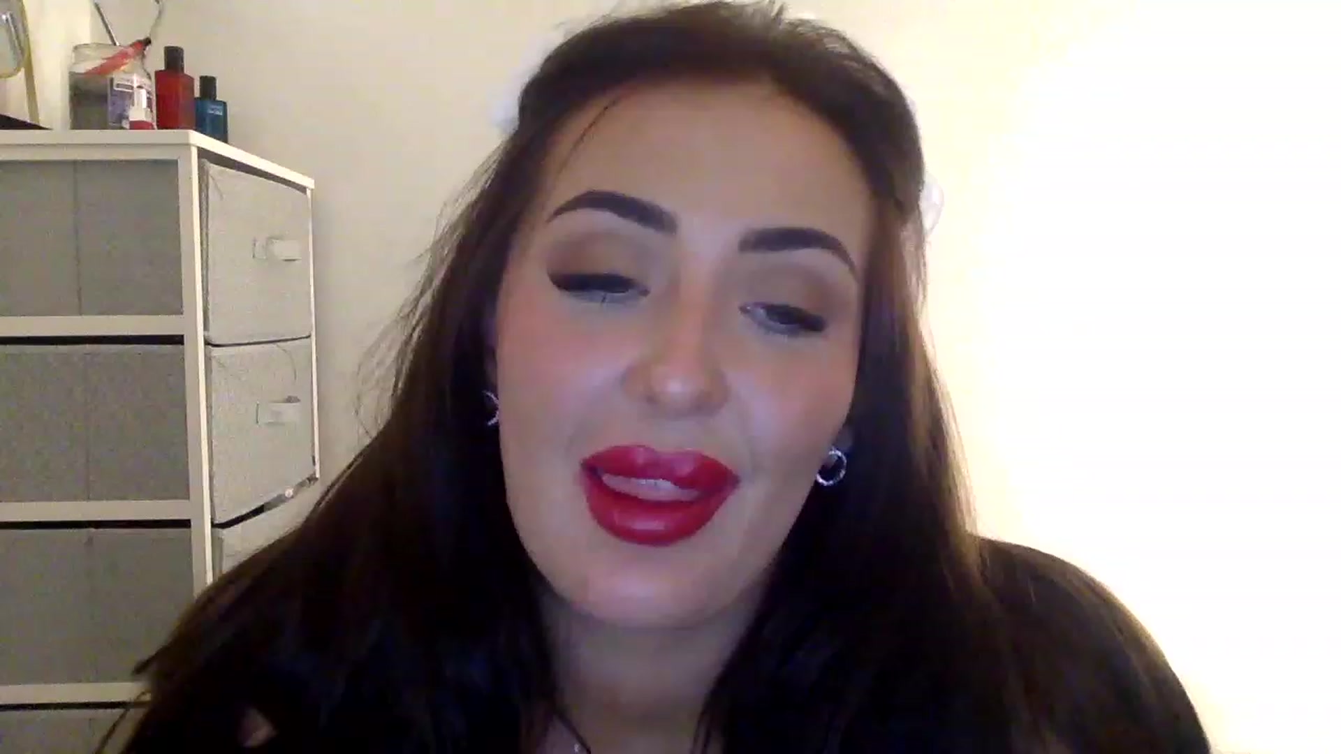 Gallery image thumbnail from misshazel1's myfreecams stream on, 12/18/2022, 18:27 image 3 of 20