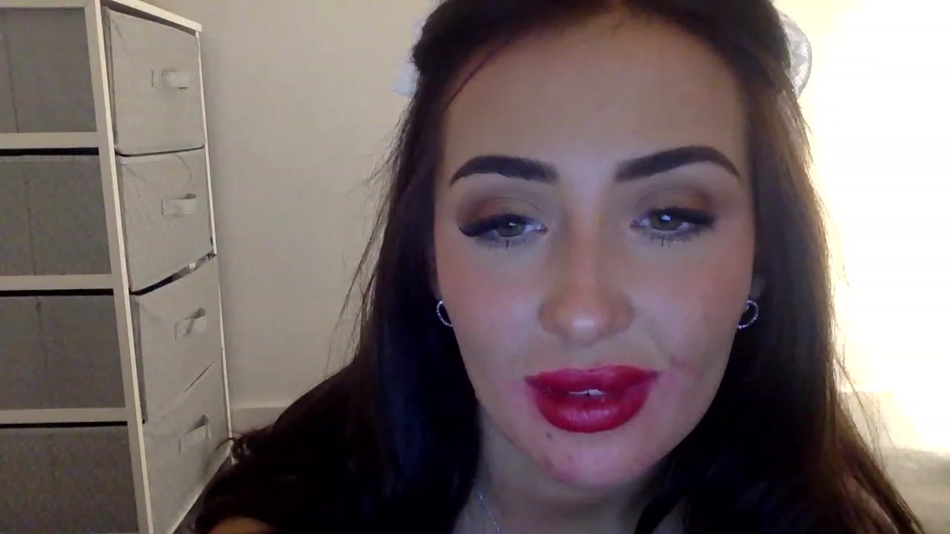 Gallery image thumbnail from misshazel1's myfreecams stream on, 12/18/2022, 18:27 image 9 of 20