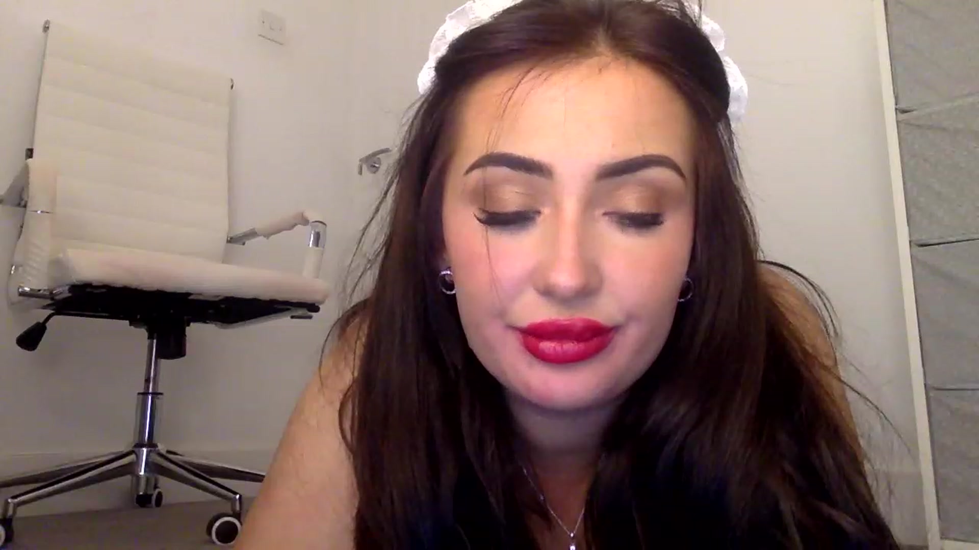 Gallery image thumbnail from misshazel1's myfreecams stream on, 12/18/2022, 18:27 image 16 of 20