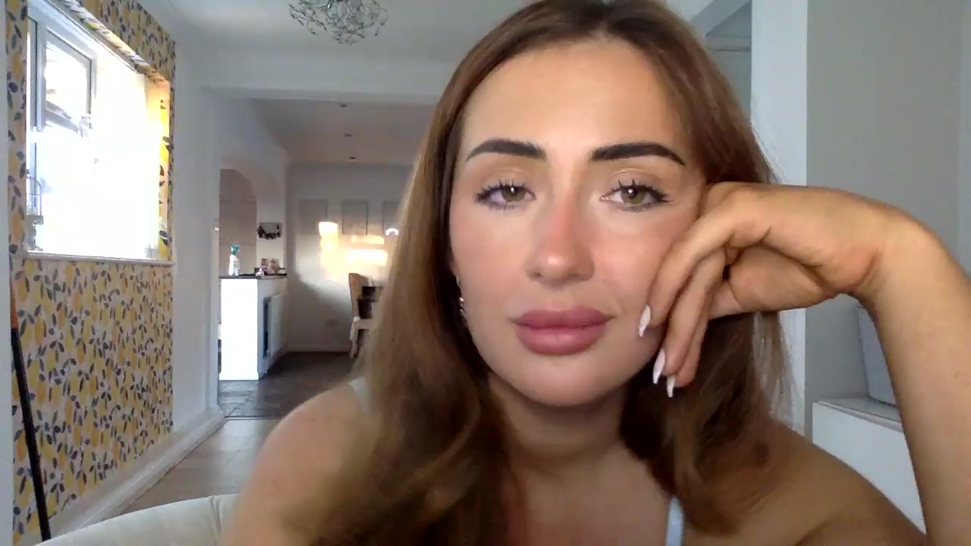 Gallery image thumbnail from misshazel1's myfreecams stream on, 08/05/2024, 19:21 image 12 of 20