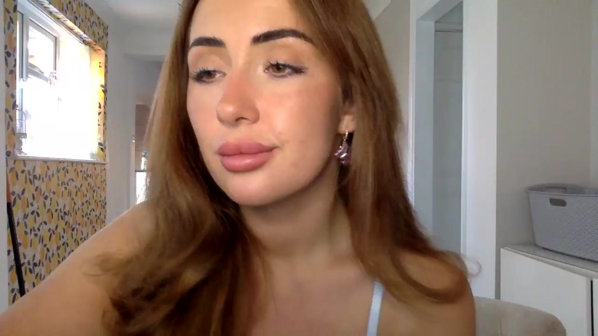 Gallery image thumbnail from misshazel1's myfreecams stream on, 08/05/2024, 19:21 image 13 of 20