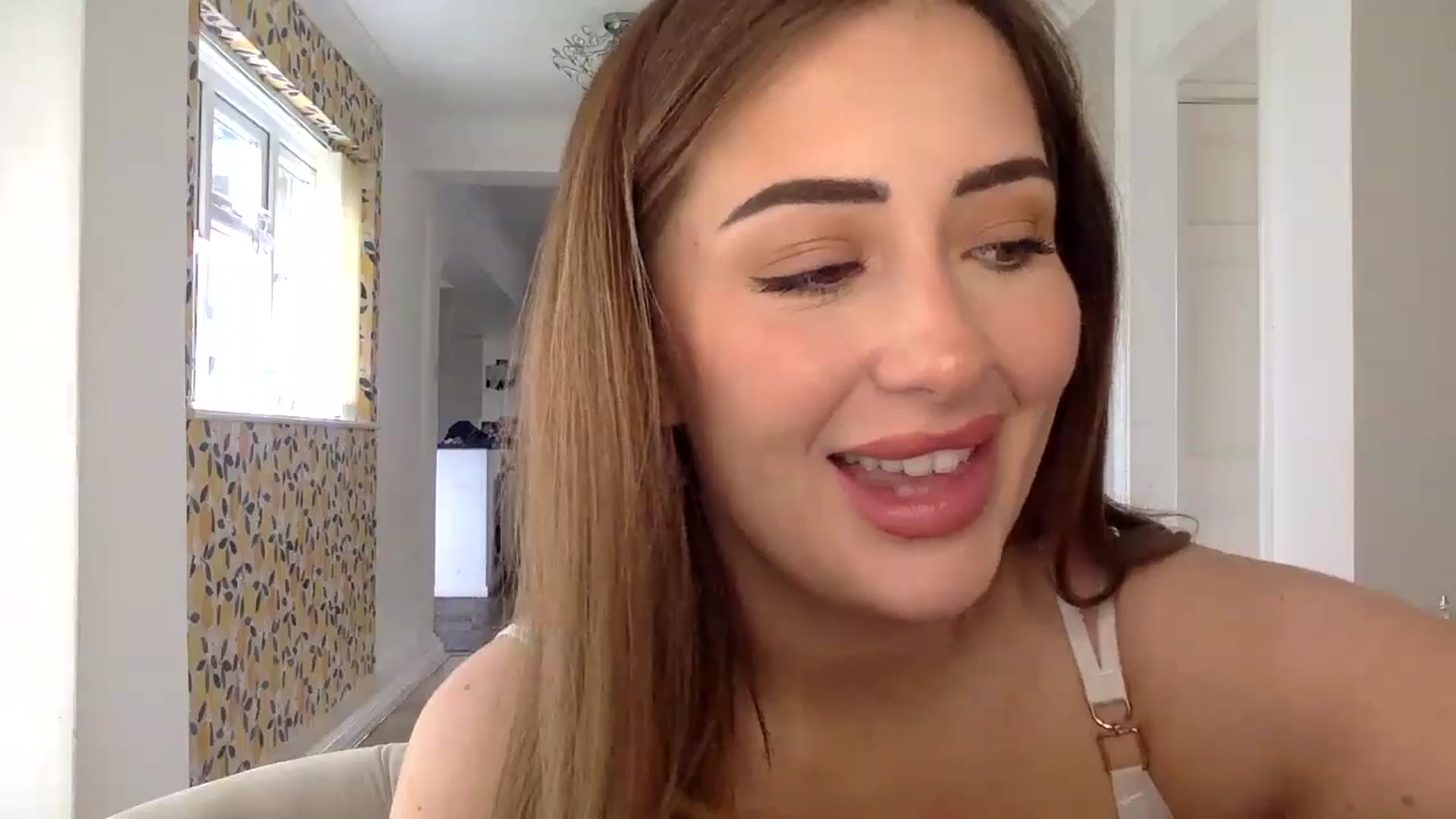 Gallery image thumbnail from misshazel1's myfreecams stream on, 08/10/2024, 08:48 image 5 of 20