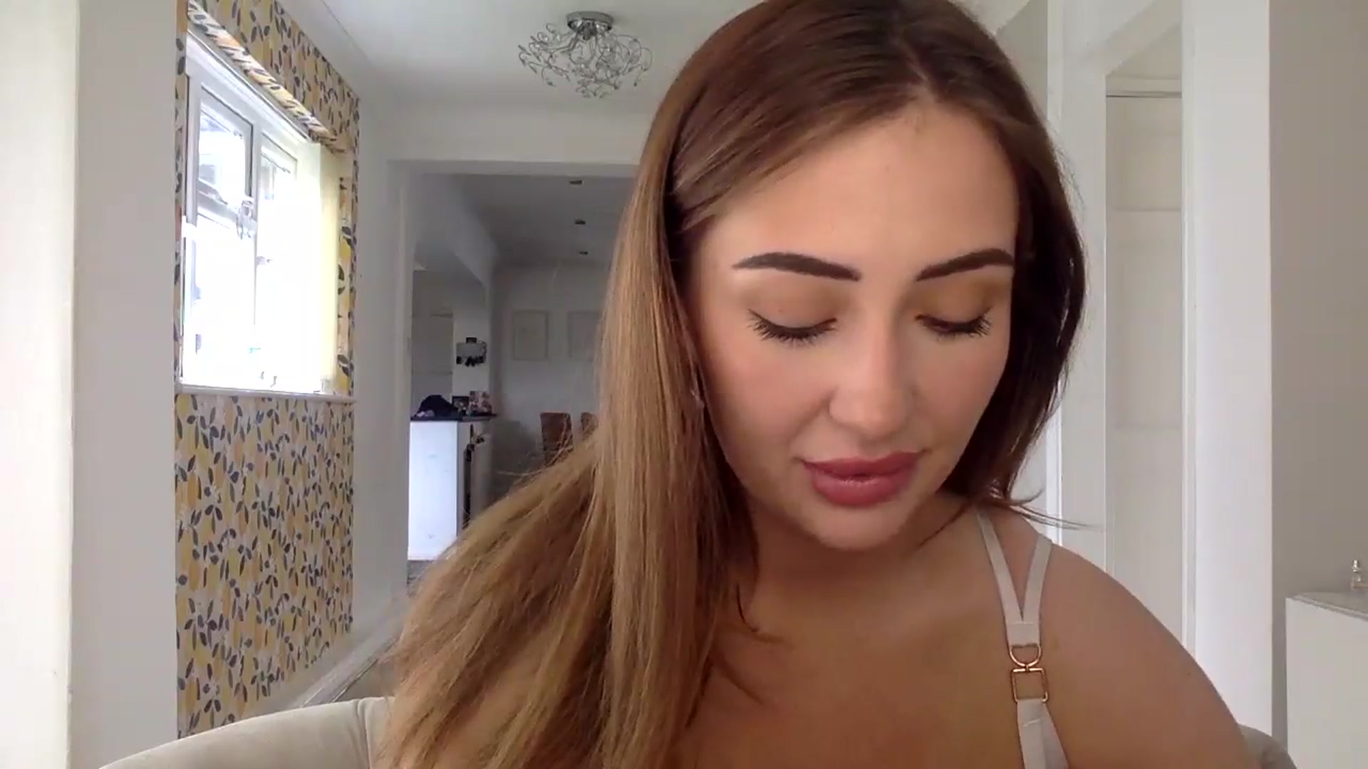 Gallery image thumbnail from misshazel1's myfreecams stream on, 08/10/2024, 08:48 image 2 of 20