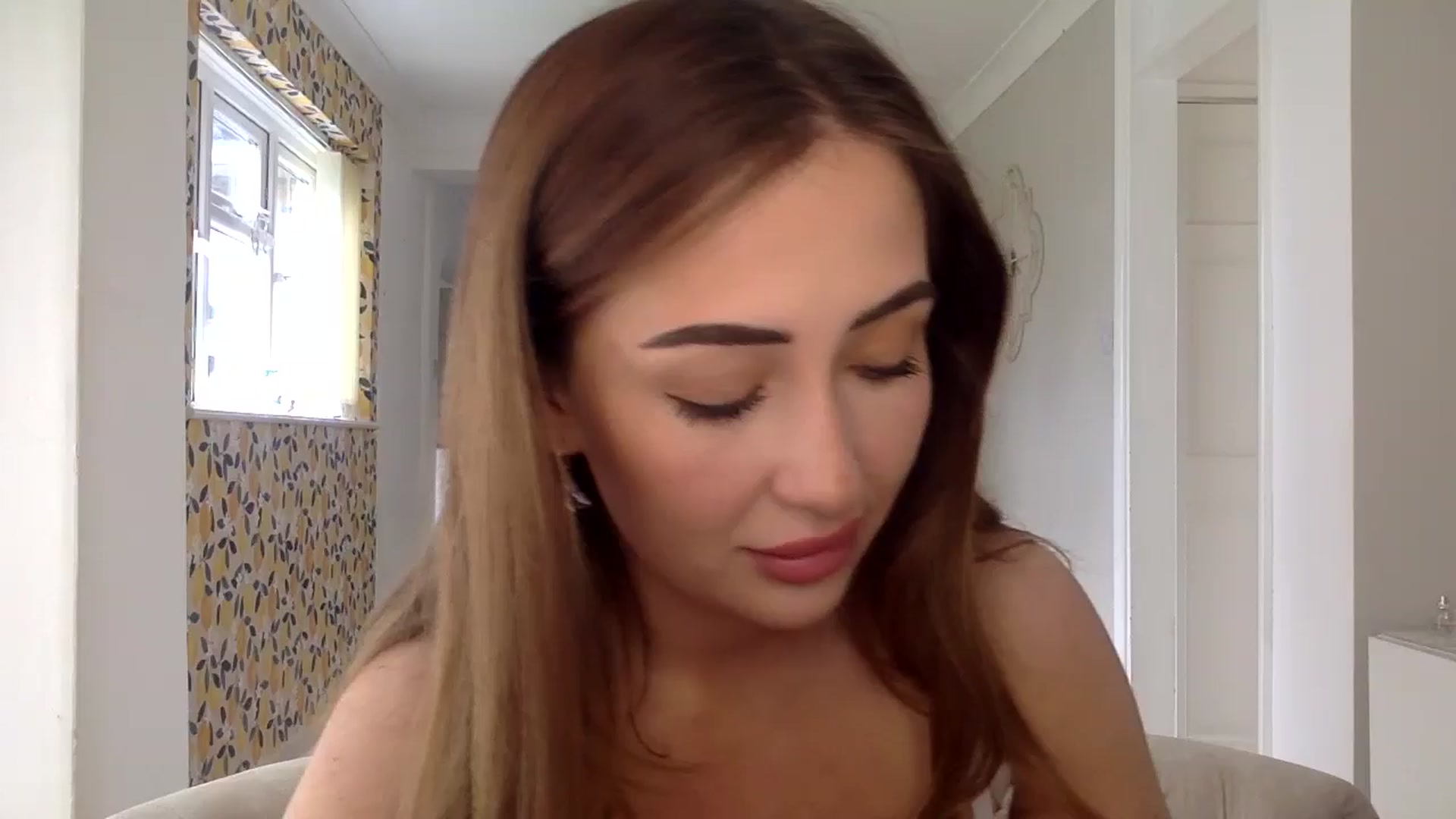 Gallery image thumbnail from misshazel1's myfreecams stream on, 08/10/2024, 08:48 image 1 of 20