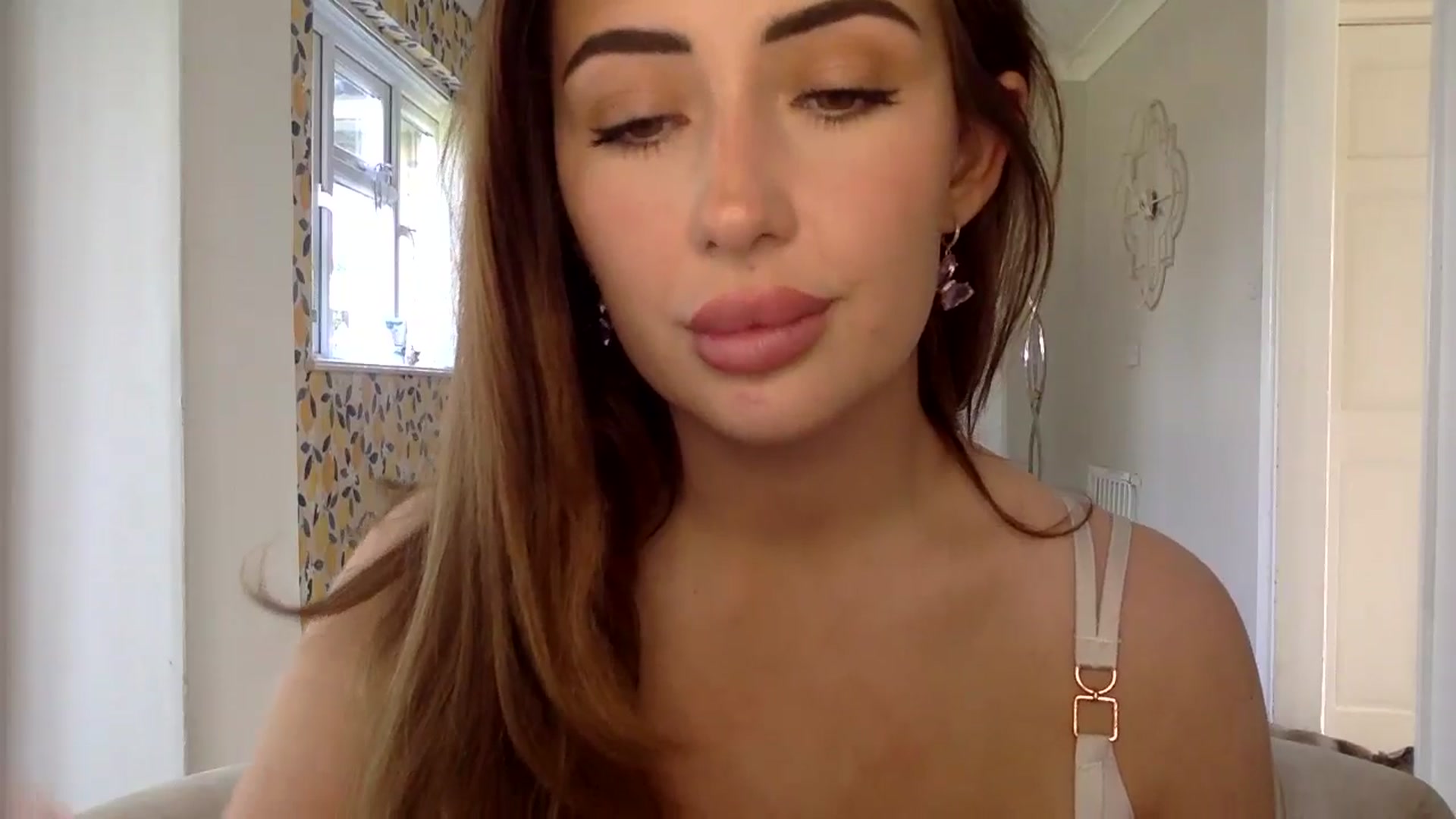 Gallery image thumbnail from misshazel1's myfreecams stream on, 08/10/2024, 09:39 image 2 of 20
