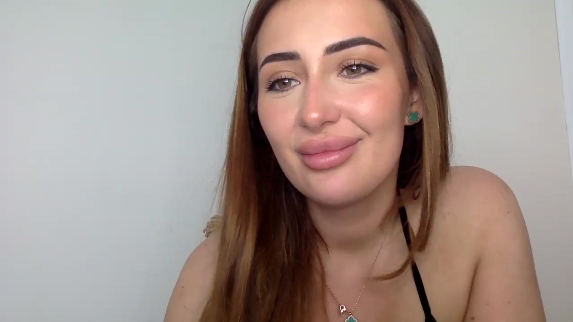 Gallery image thumbnail from misshazel1's myfreecams stream on, 08/12/2024, 08:11 image 15 of 20