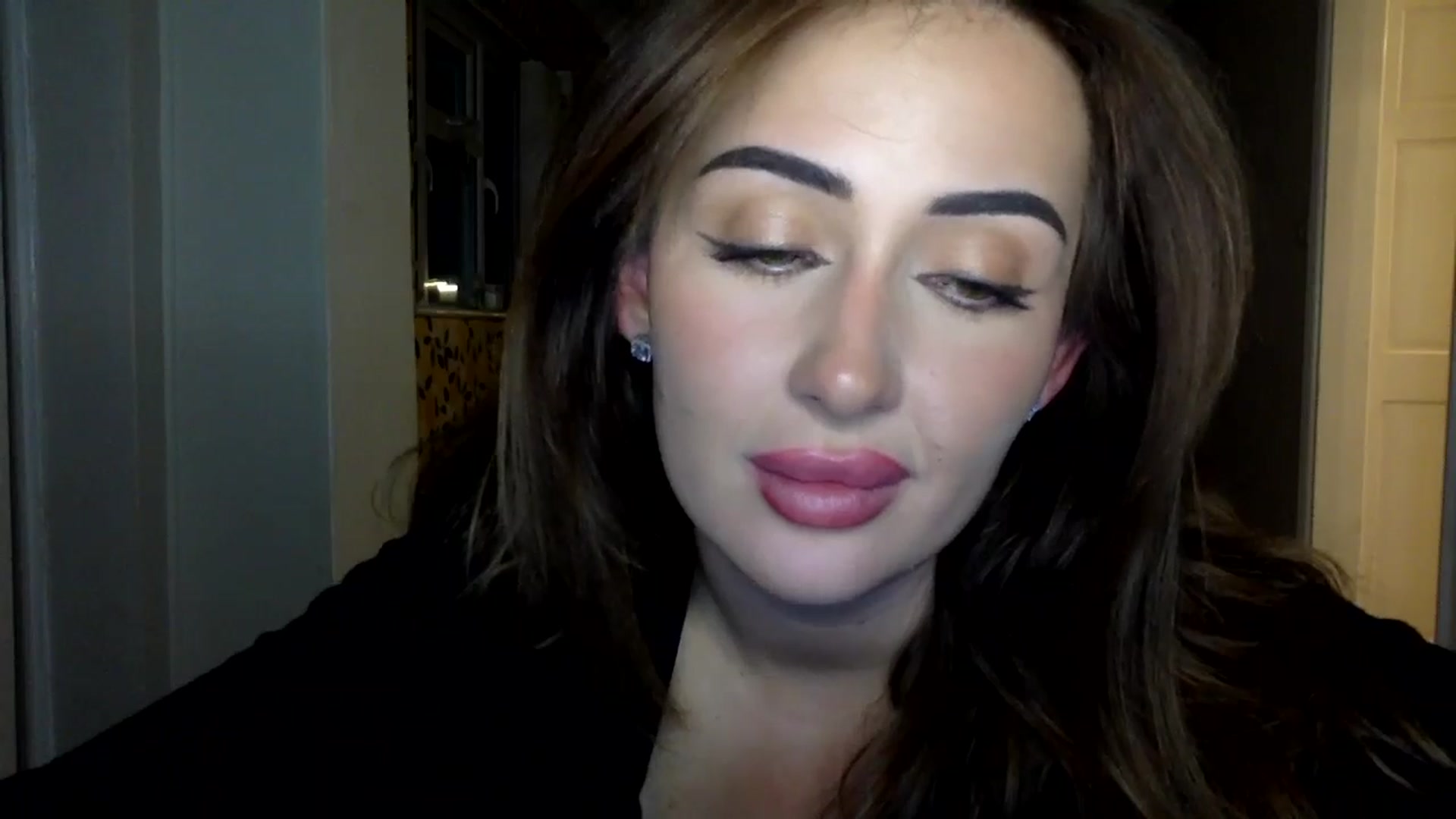 Gallery image thumbnail from misshazel1's myfreecams stream on, 08/21/2024, 20:44 image 12 of 20