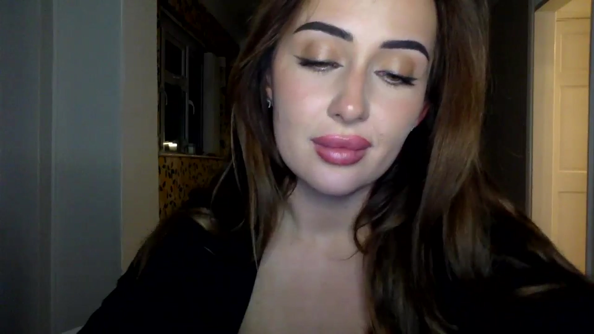 Gallery image thumbnail from misshazel1's myfreecams stream on, 08/21/2024, 20:44 image 18 of 20