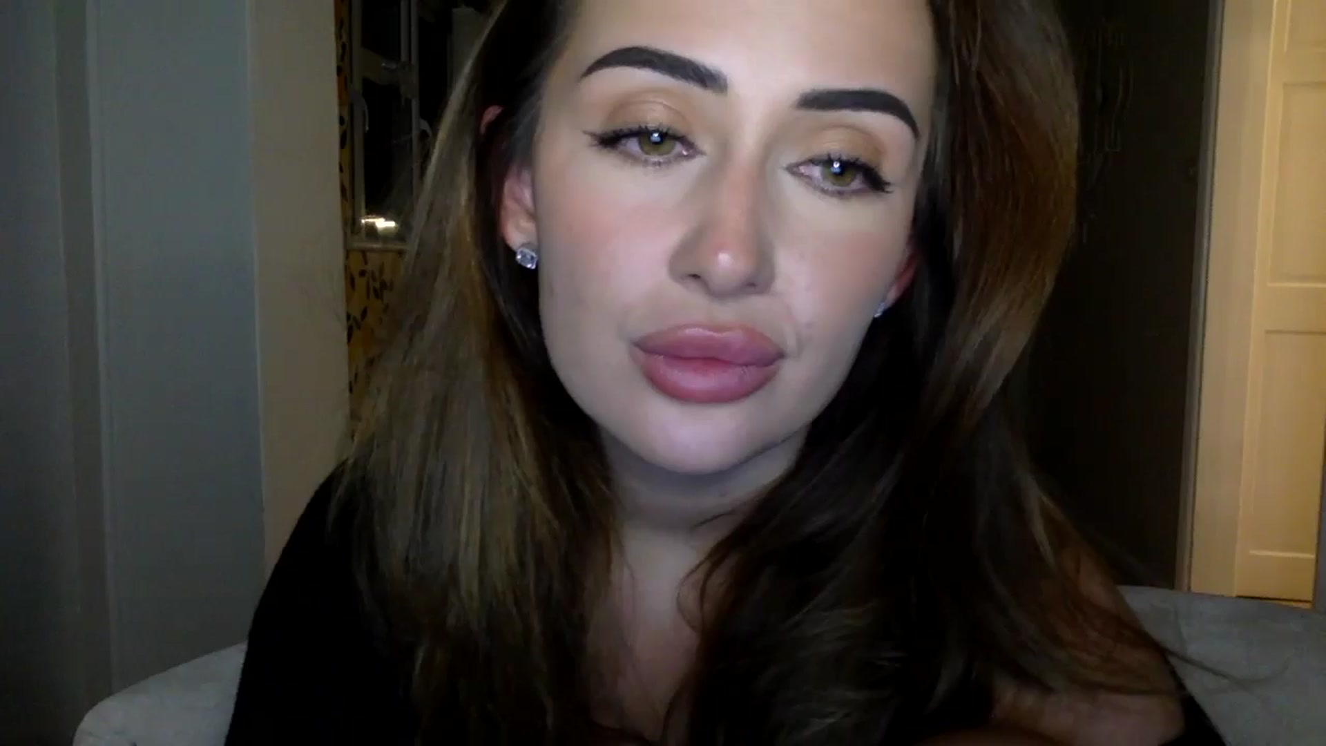 Gallery image thumbnail from misshazel1's myfreecams stream on, 08/21/2024, 21:32 image 17 of 20
