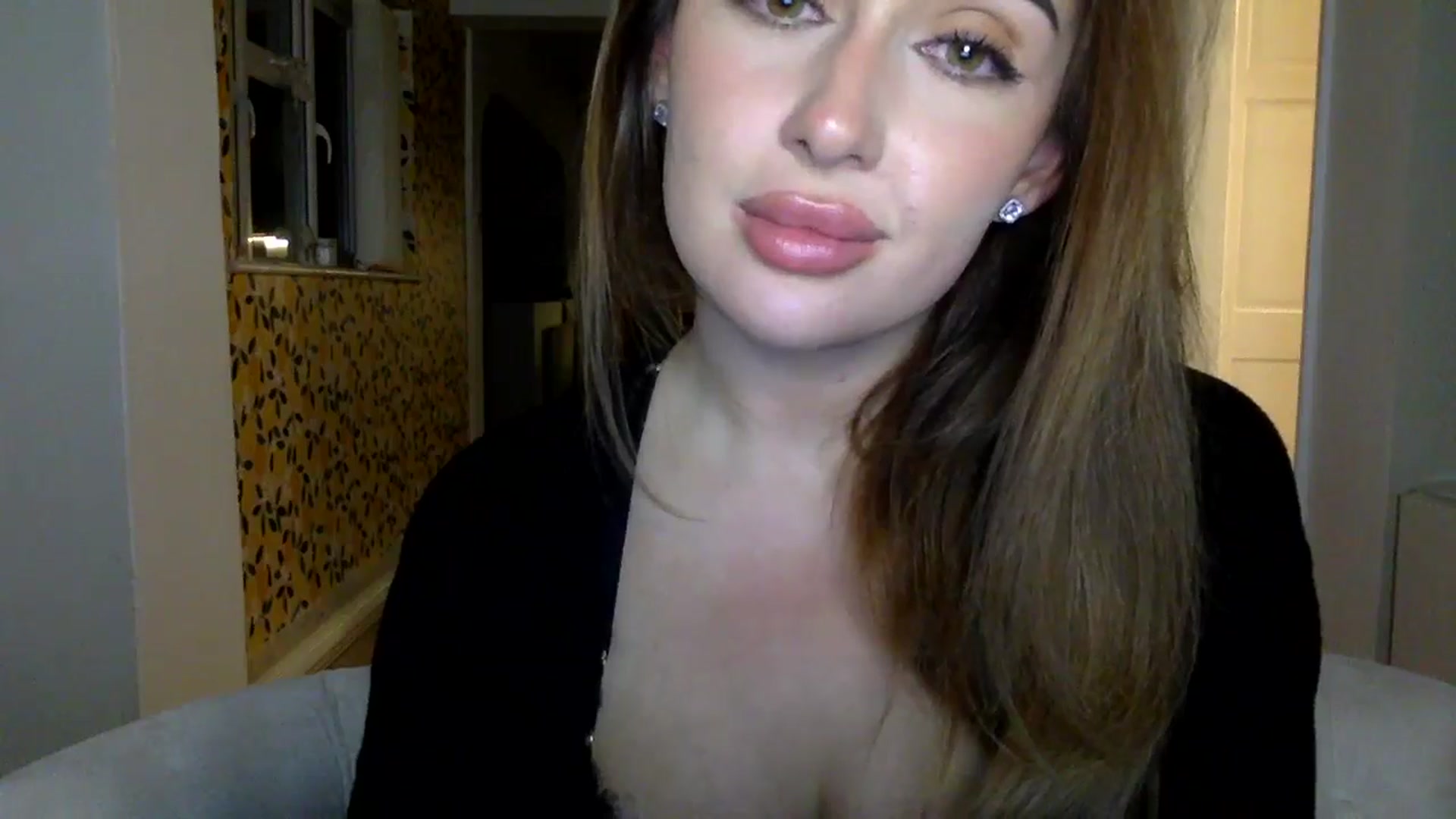 Gallery image thumbnail from misshazel1's myfreecams stream on, 08/21/2024, 21:32 image 8 of 20