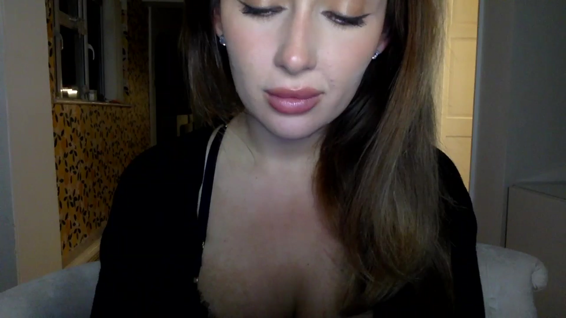 Gallery image thumbnail from misshazel1's myfreecams stream on, 08/21/2024, 21:32 image 7 of 20