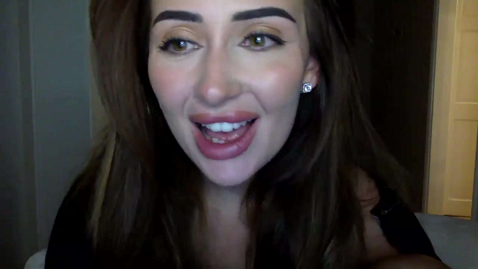 Gallery image thumbnail from misshazel1's myfreecams stream on, 08/21/2024, 21:32 image 15 of 20