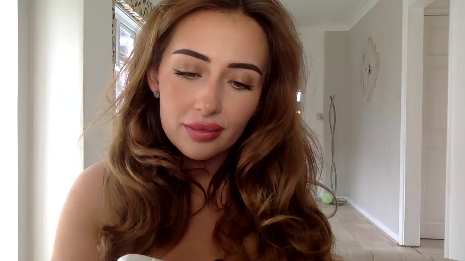 Gallery image thumbnail from misshazel1's myfreecams stream on, 08/22/2024, 10:43 image 13 of 20